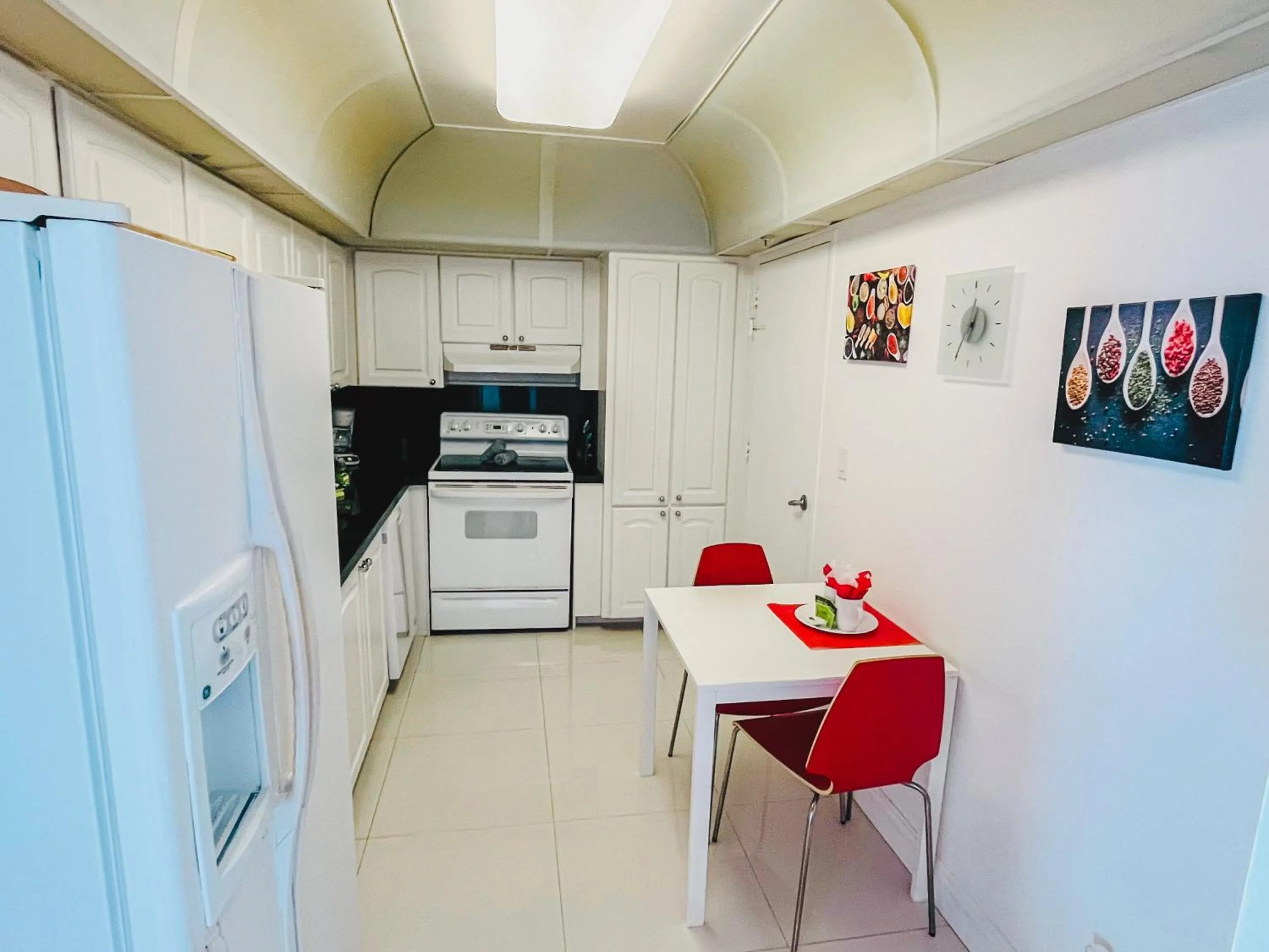 Hallandale Condo, Partial Ocean View Direct Beach and Pool Access Hollywood Beach