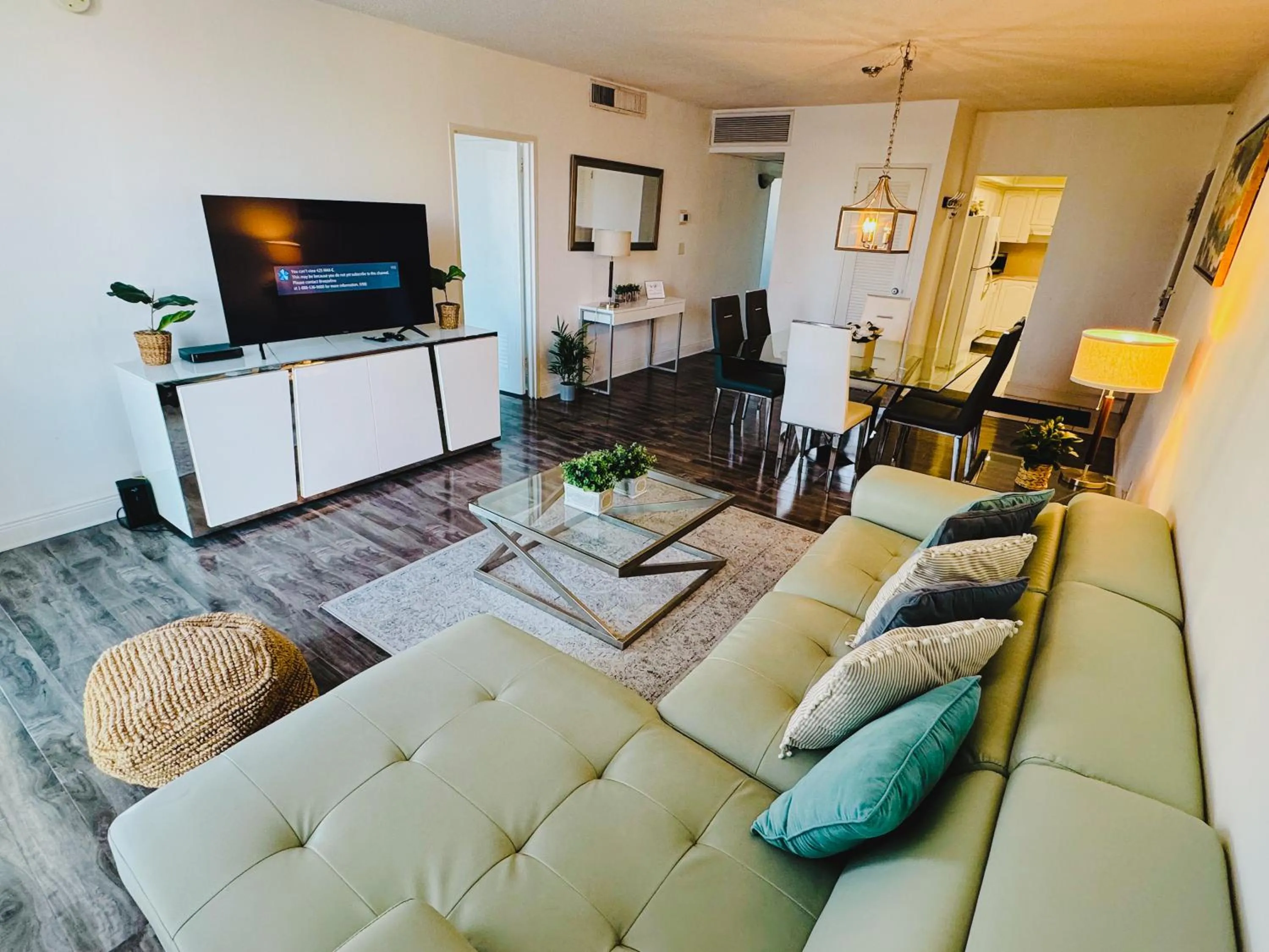 Hallandale Condo, Partial Ocean View Direct Beach and Pool Access Hollywood Beach