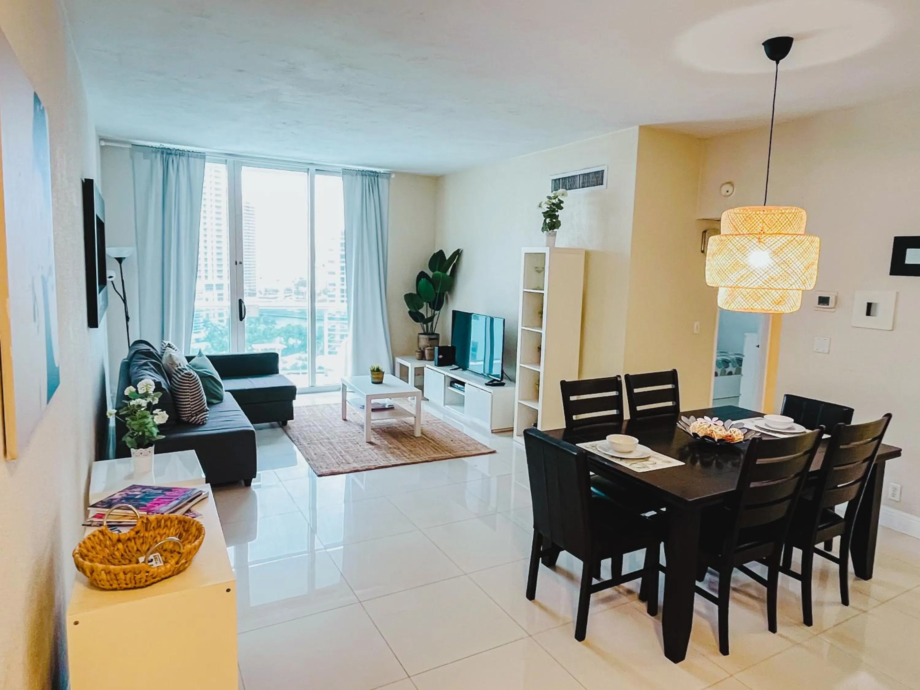 Hallandale Condo, Partial Ocean View Direct Beach and Pool Access Hollywood Beach