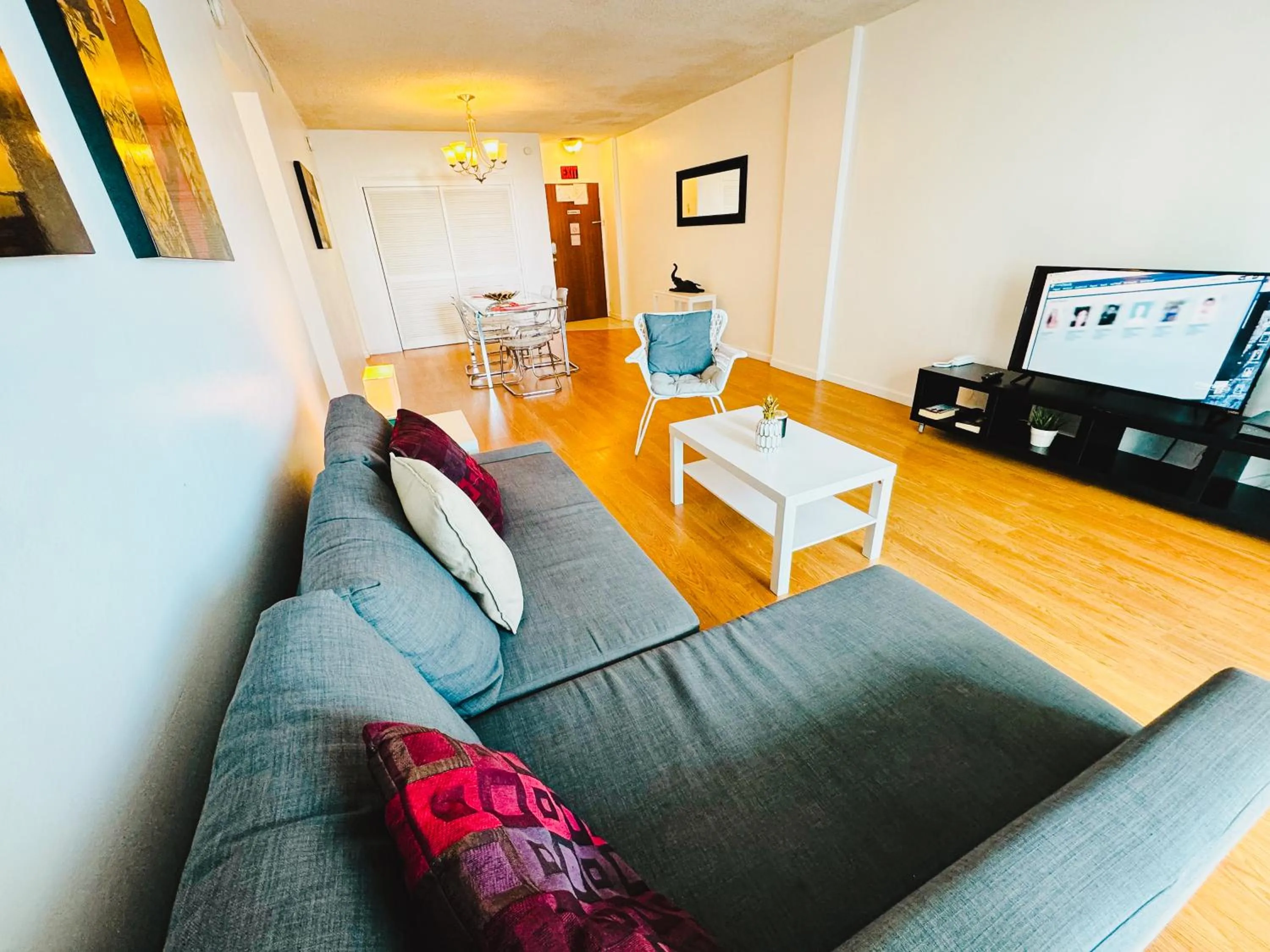 Hallandale Condo, Partial Ocean View Direct Beach and Pool Access Hollywood Beach