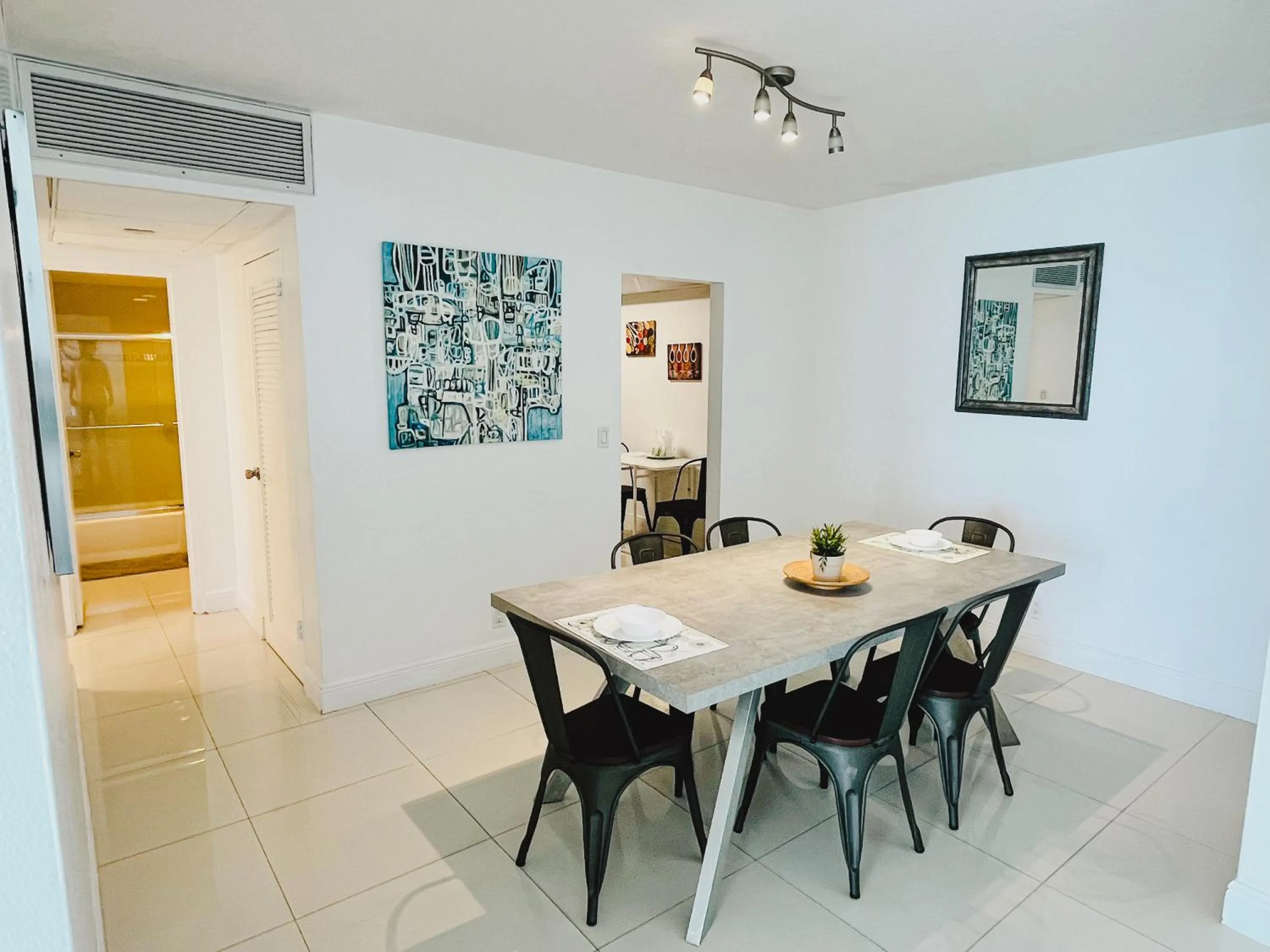 Hallandale Condo, Partial Ocean View Direct Beach and Pool Access Hollywood Beach