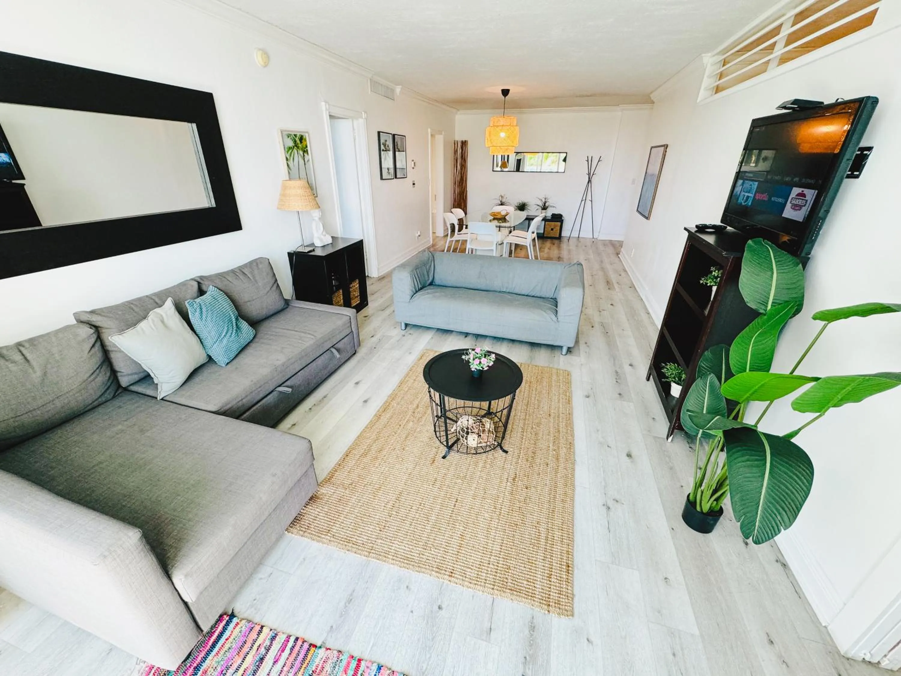 Hallandale Condo, Partial Ocean View Direct Beach and Pool Access Hollywood Beach