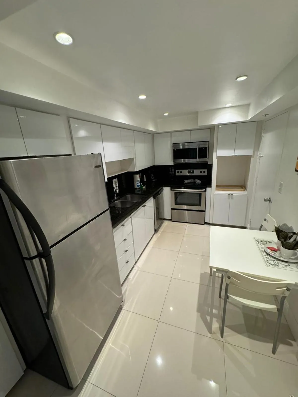 Hallandale Condo, Partial Ocean View Direct Beach and Pool Access Hollywood Beach