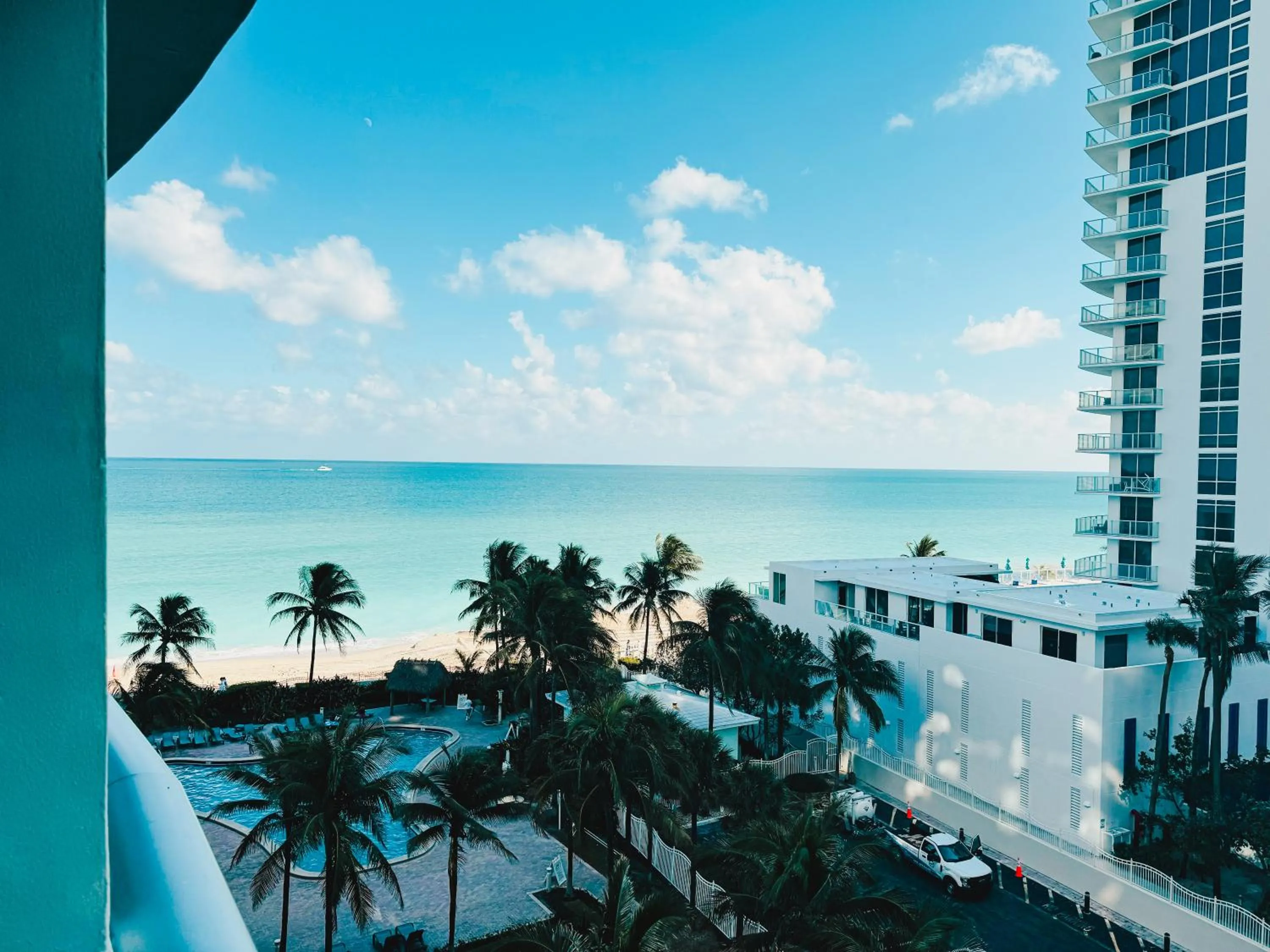 Hallandale Condo, Partial Ocean View Direct Beach and Pool Access Hollywood Beach