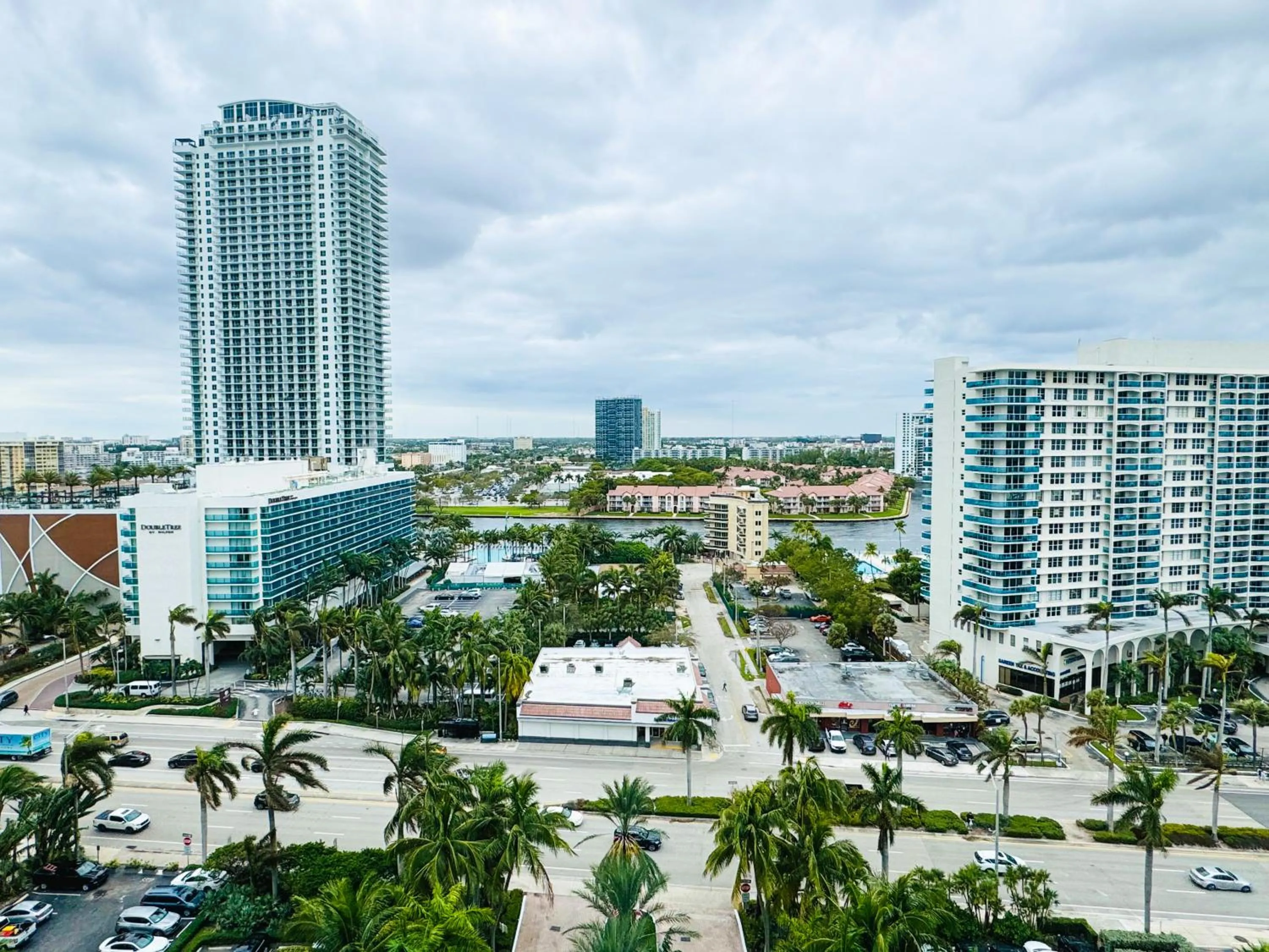 Hallandale Condo, Partial Ocean View Direct Beach and Pool Access Hollywood Beach
