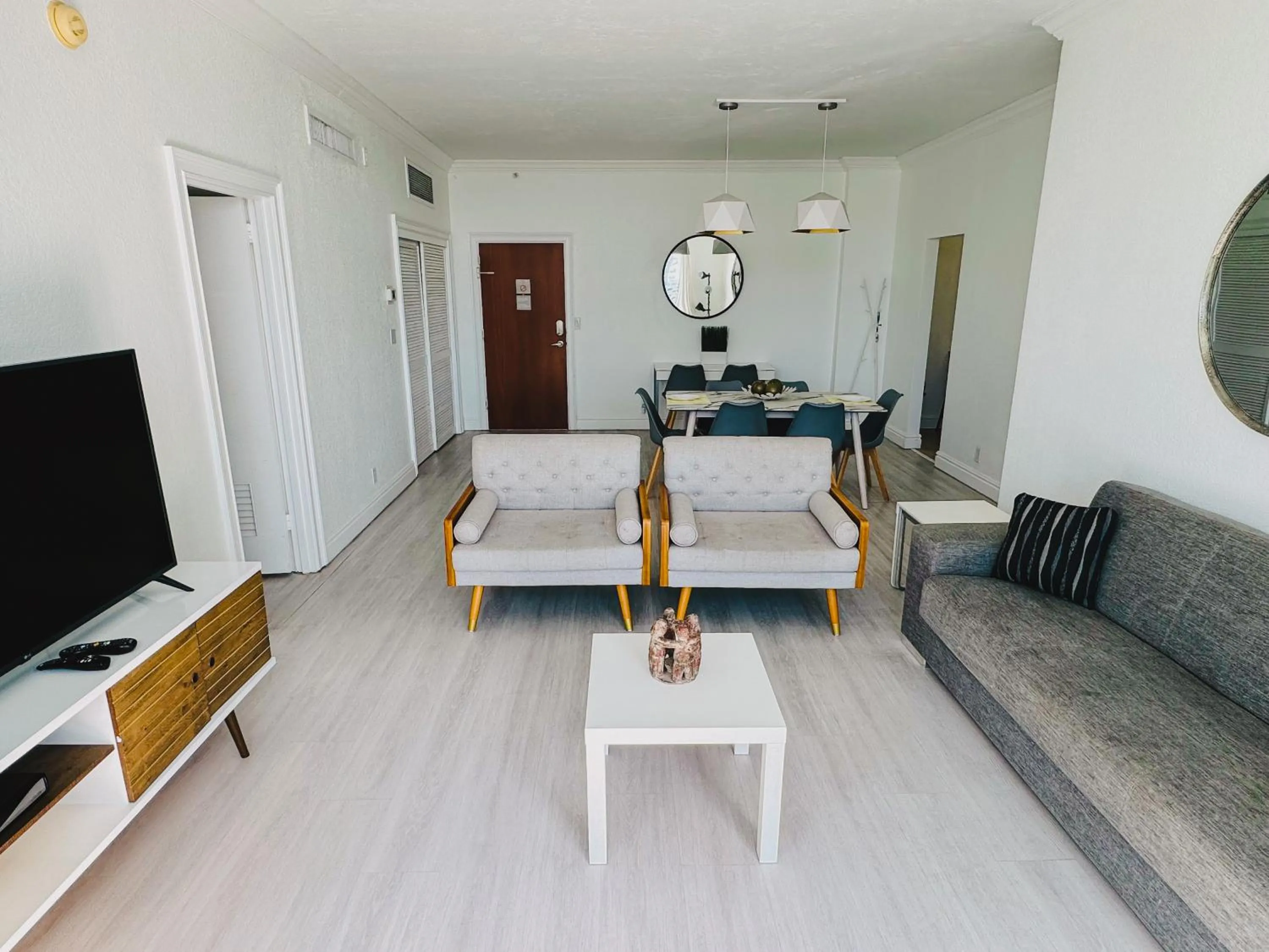 Hallandale Condo, Partial Ocean View Direct Beach and Pool Access Hollywood Beach