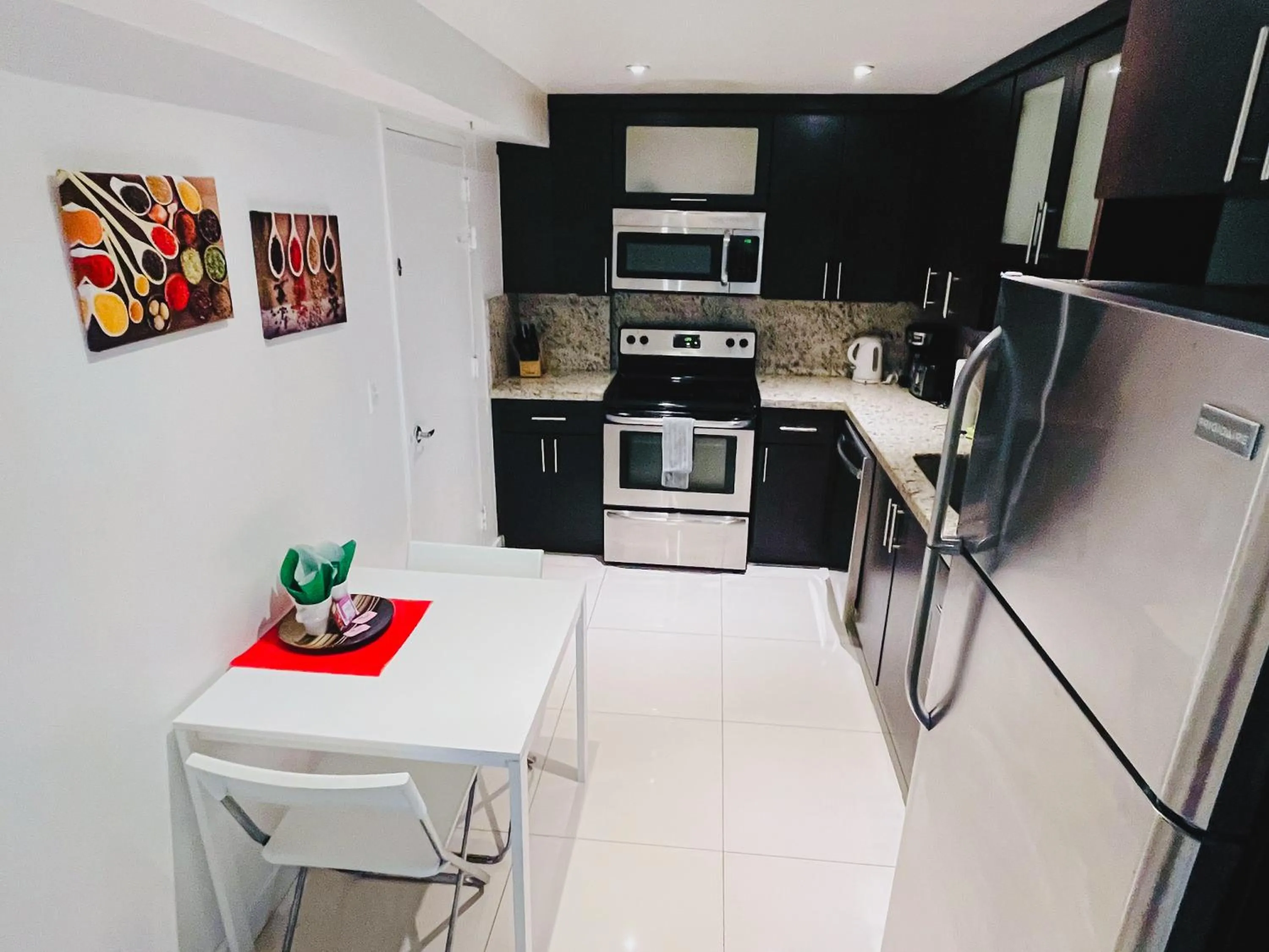 Hallandale Condo, Partial Ocean View Direct Beach and Pool Access Hollywood Beach