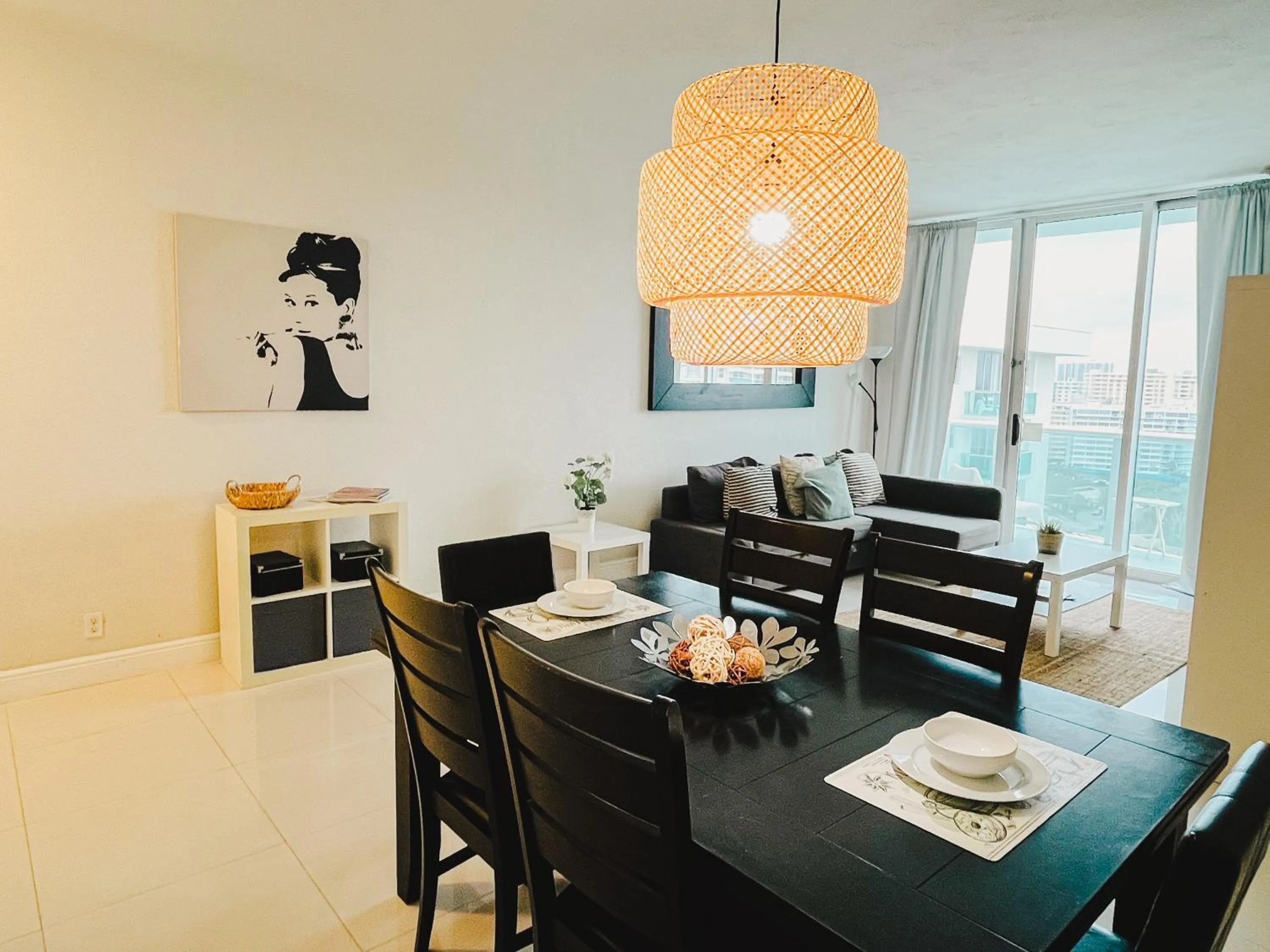 Hallandale Condo, Partial Ocean View Direct Beach and Pool Access Hollywood Beach