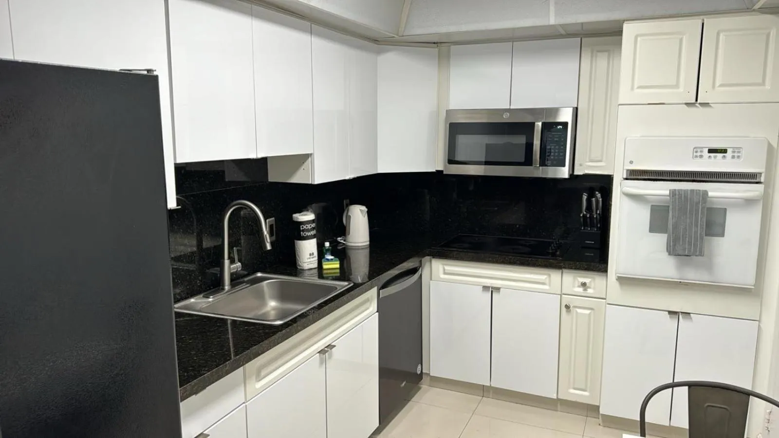 Hallandale Condo, Partial Ocean View Direct Beach and Pool Access Hollywood Beach