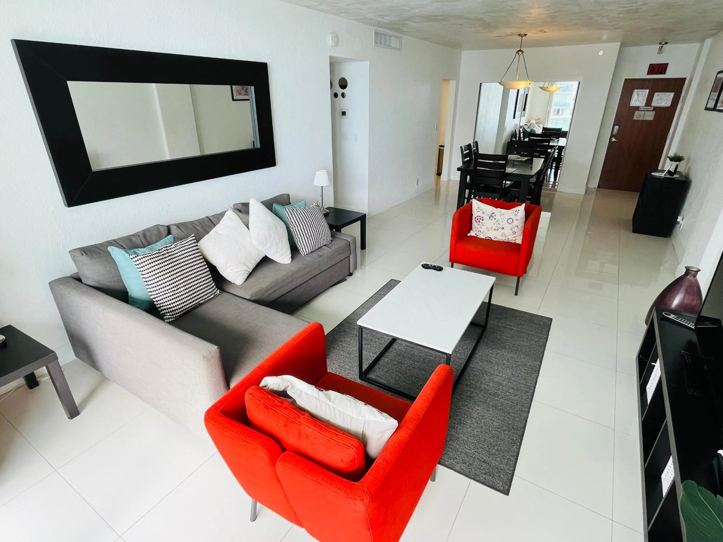 Hallandale Condo, Partial Ocean View Direct Beach and Pool Access Hollywood Beach