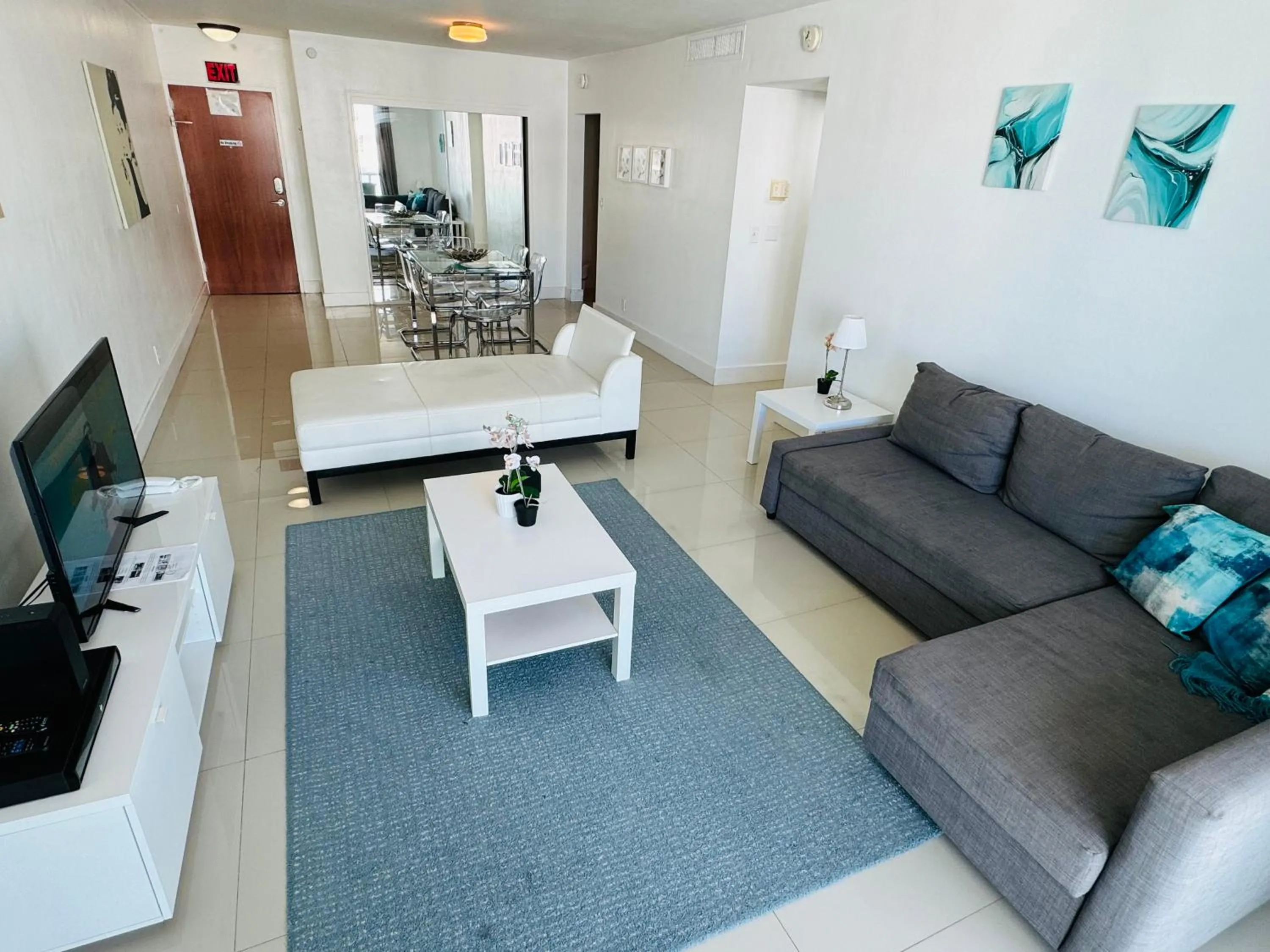 Hallandale Condo, Partial Ocean View Direct Beach and Pool Access Hollywood Beach