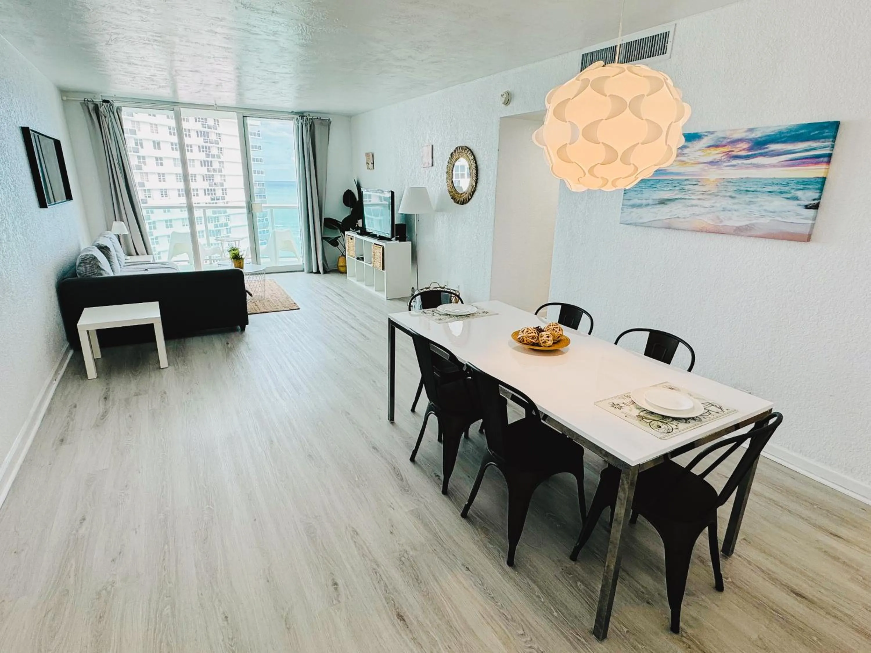 Hallandale Condo, Partial Ocean View Direct Beach and Pool Access Hollywood Beach