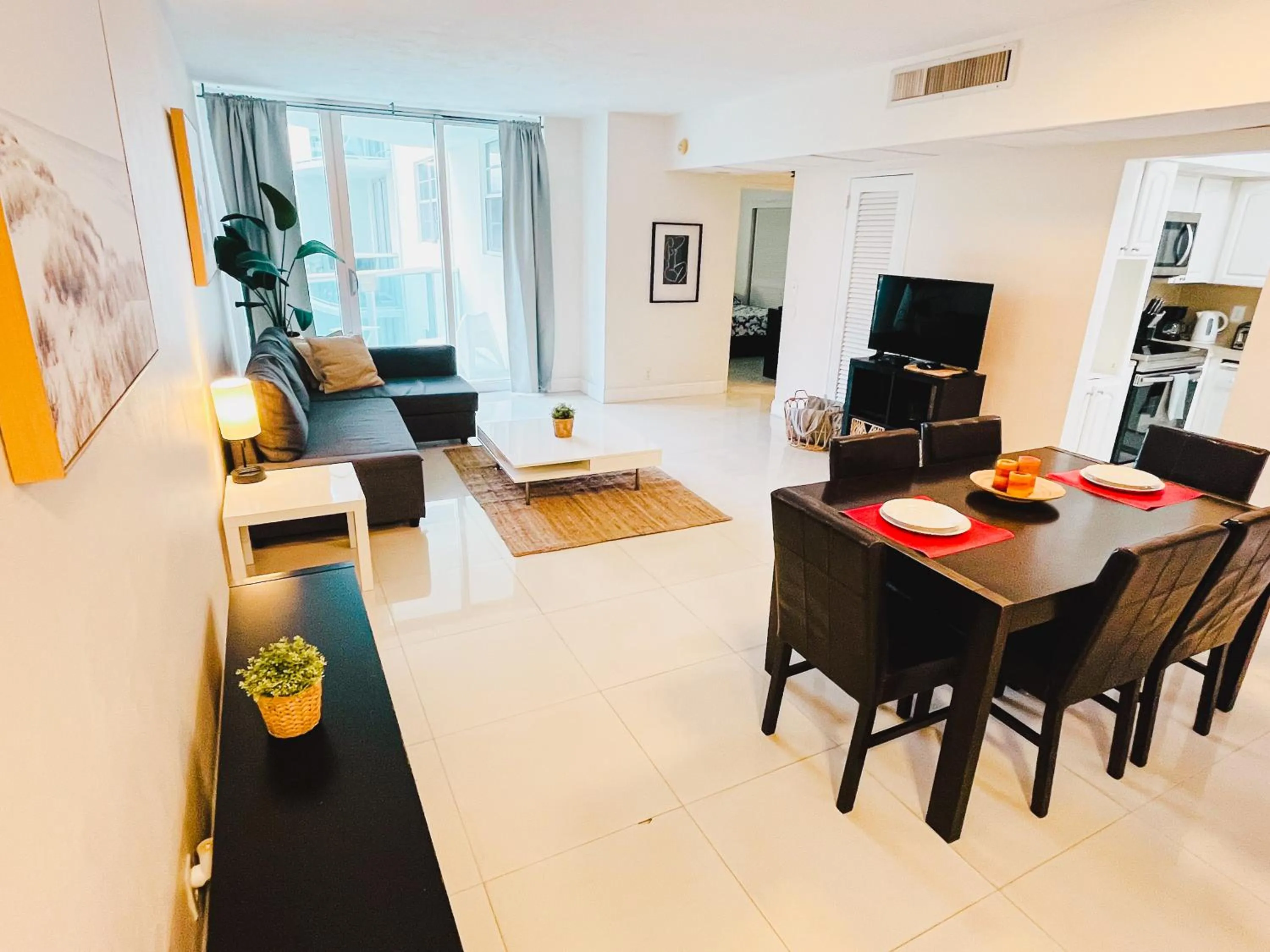 Hallandale Condo, Partial Ocean View Direct Beach and Pool Access Hollywood Beach