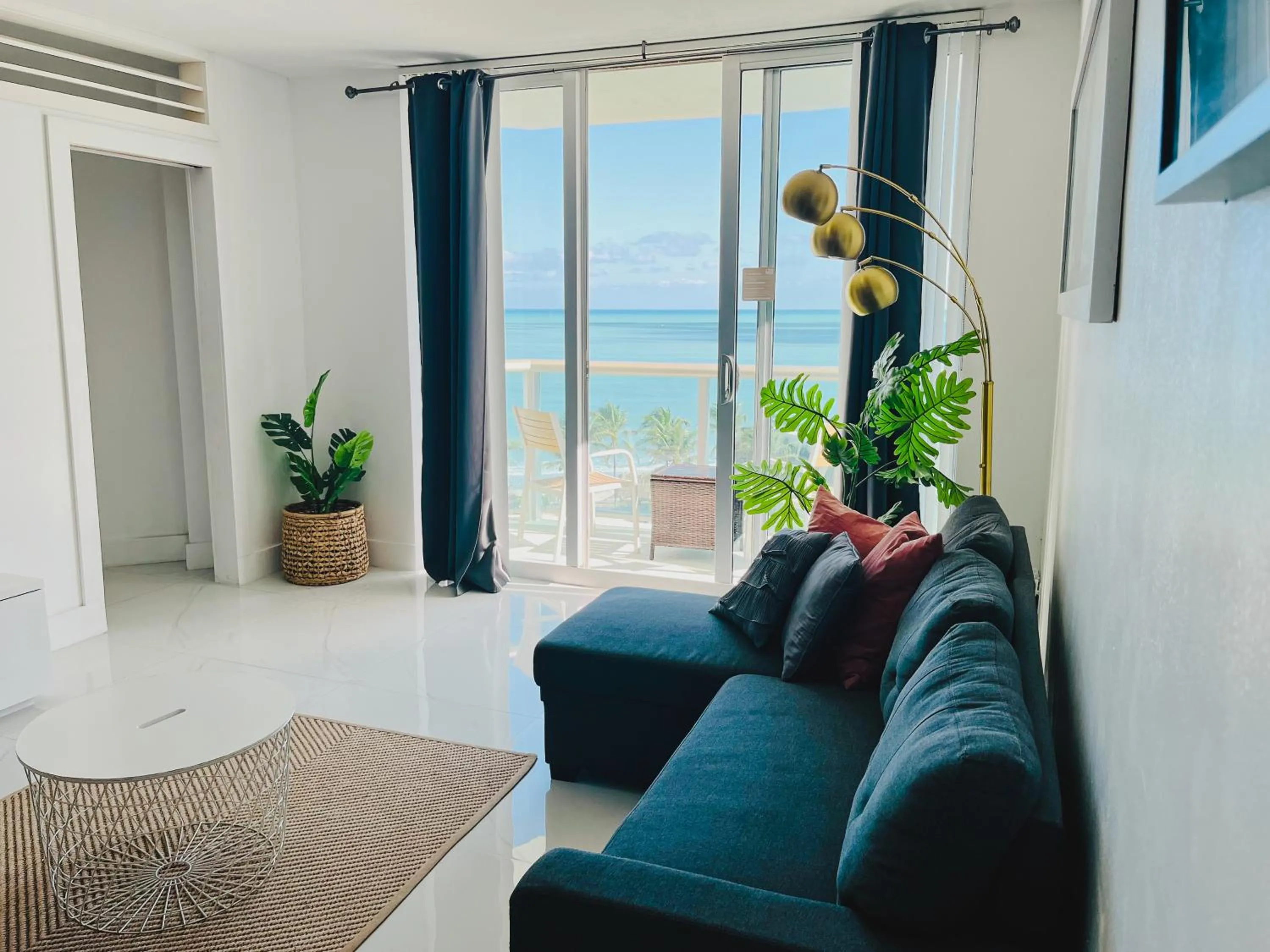 Hallandale Condo, Partial Ocean View Direct Beach and Pool Access Hollywood Beach