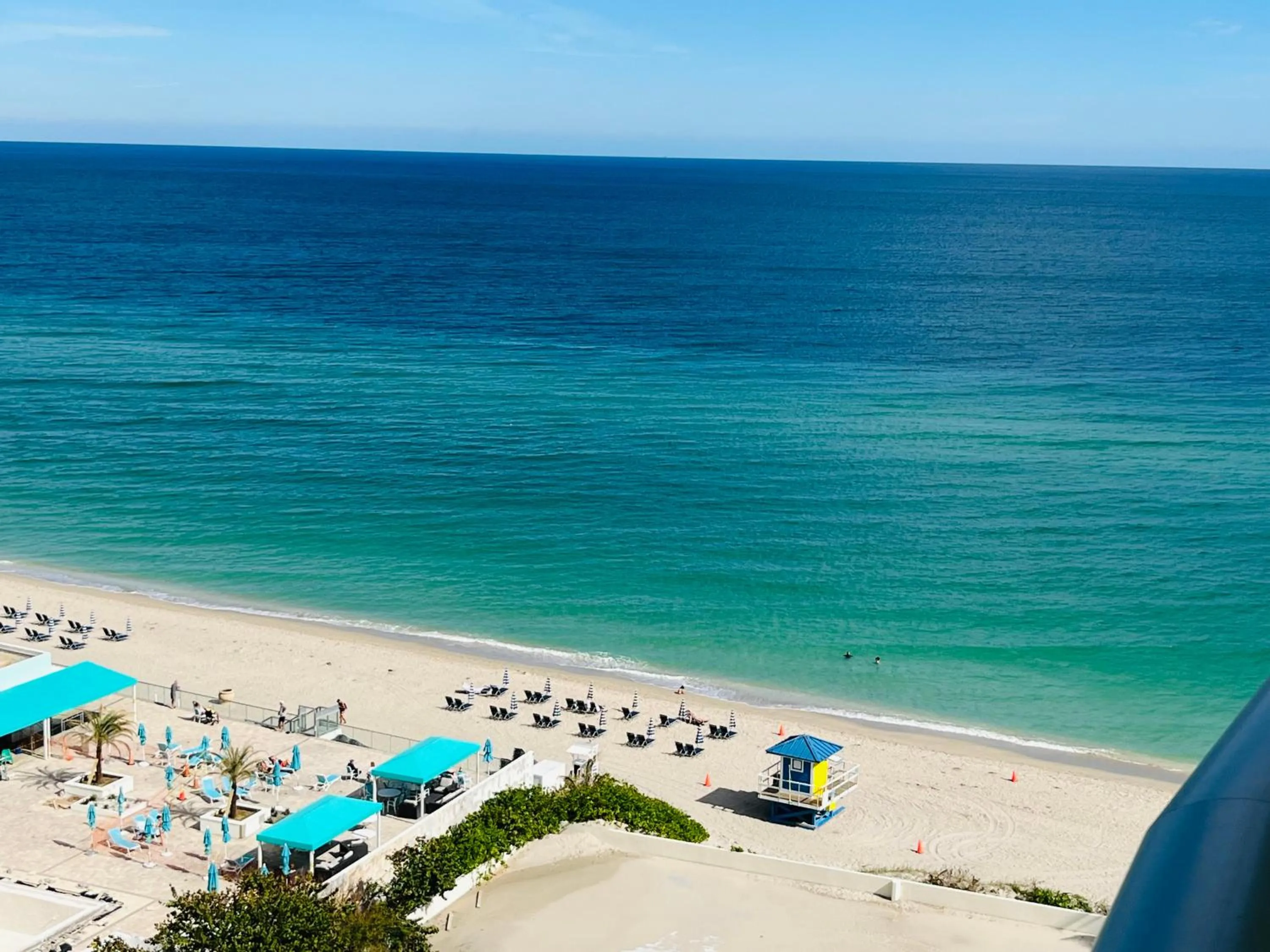 Hallandale Condo, Partial Ocean View Direct Beach and Pool Access Hollywood Beach