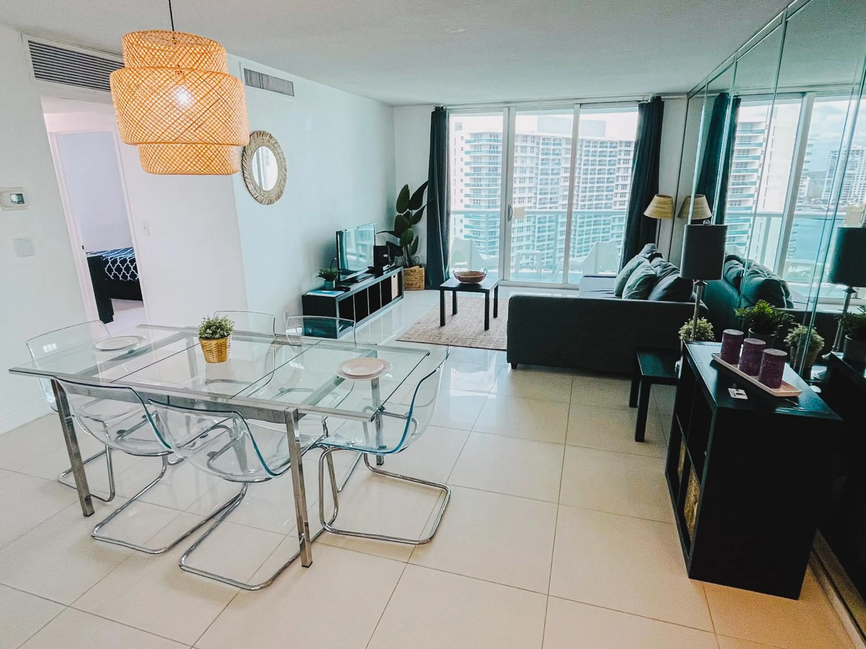 Hallandale Condo, Partial Ocean View Direct Beach and Pool Access Hollywood Beach