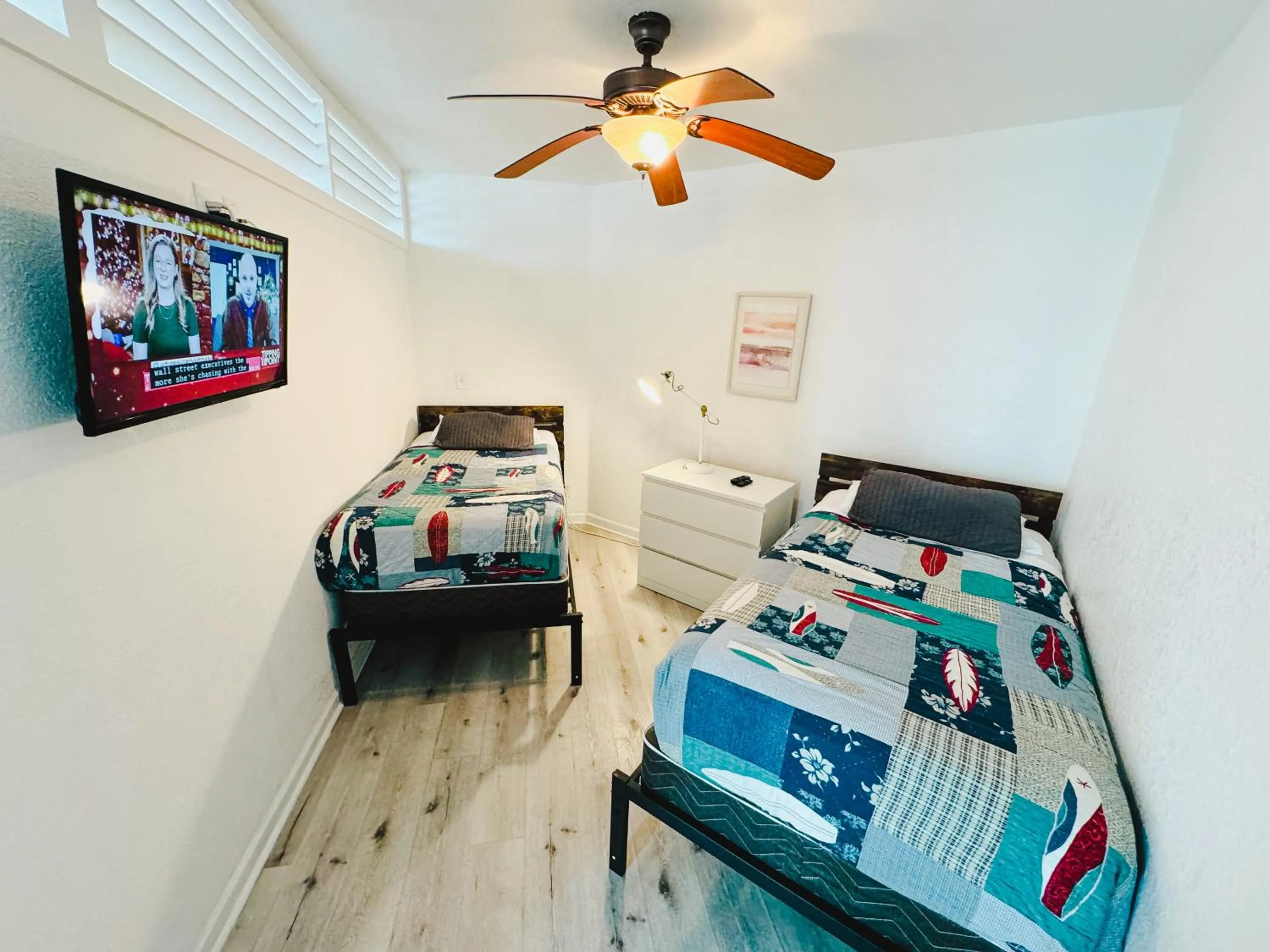 Bed in Hallandale Condo, Partial Ocean View Direct Beach and Pool Access Hollywood Beach