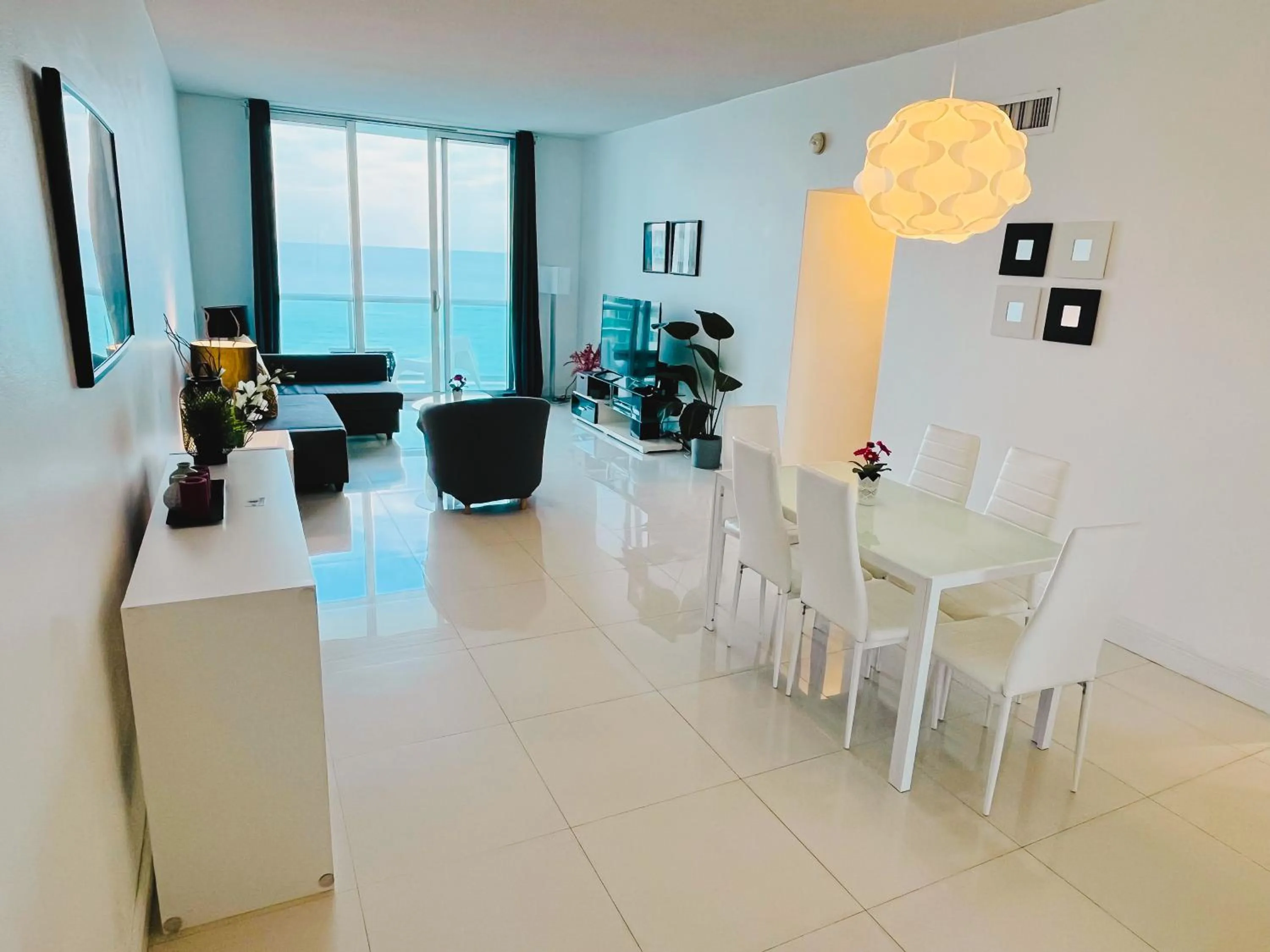 Hallandale Condo, Partial Ocean View Direct Beach and Pool Access Hollywood Beach