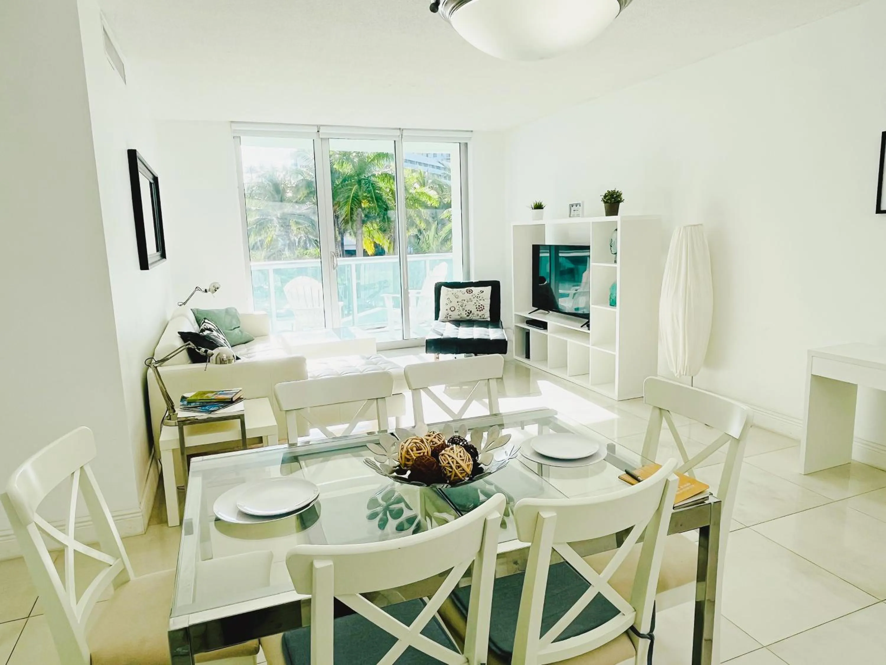 Hallandale Condo, Partial Ocean View Direct Beach and Pool Access Hollywood Beach