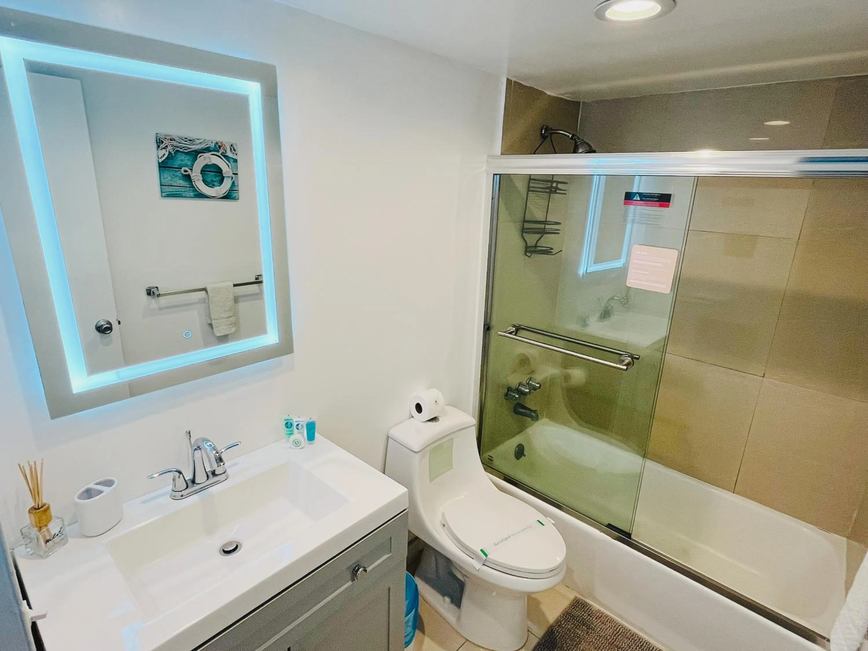 Hallandale Condo, Partial Ocean View Direct Beach and Pool Access Hollywood Beach