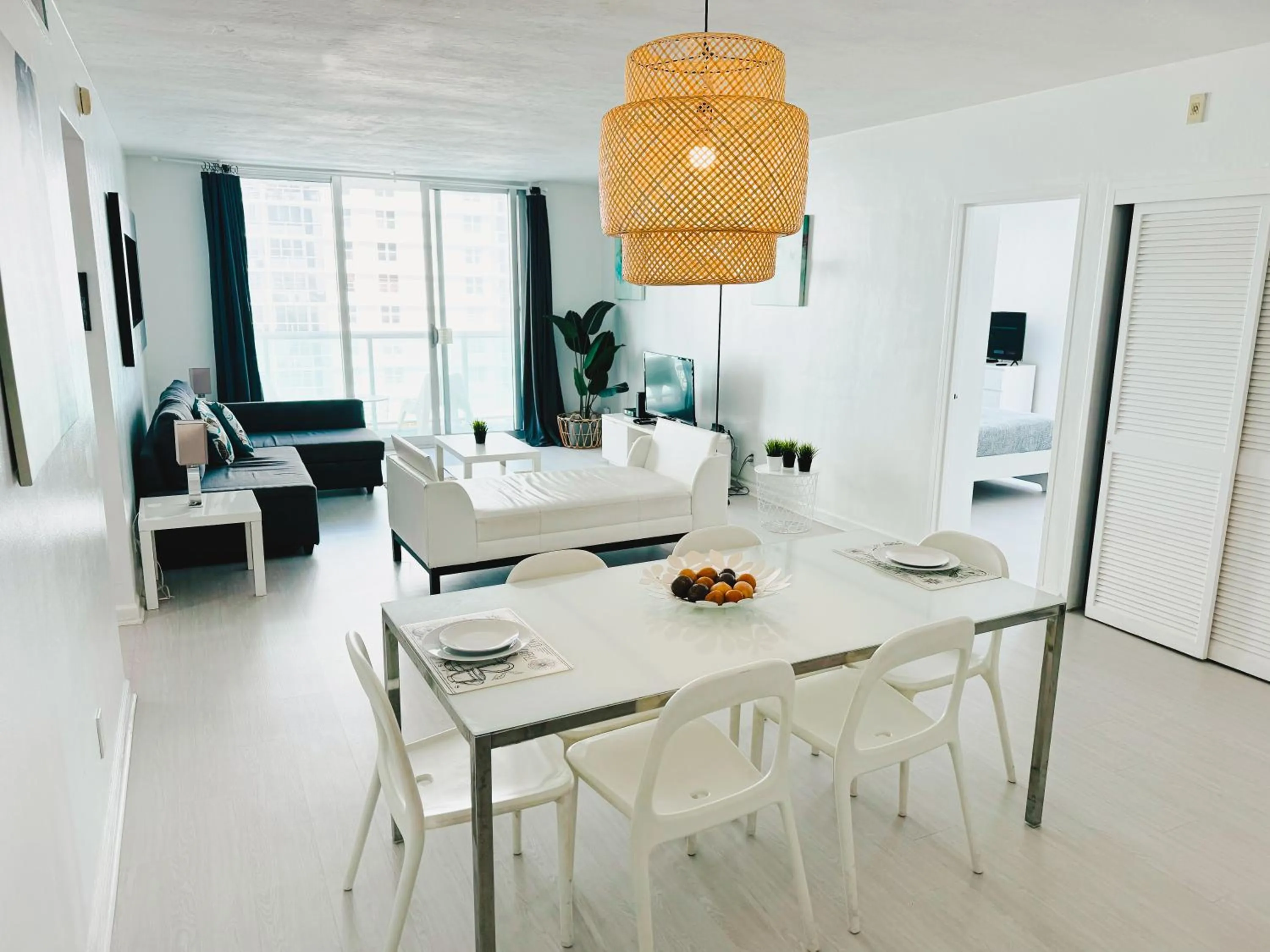 Hallandale Condo, Partial Ocean View Direct Beach and Pool Access Hollywood Beach