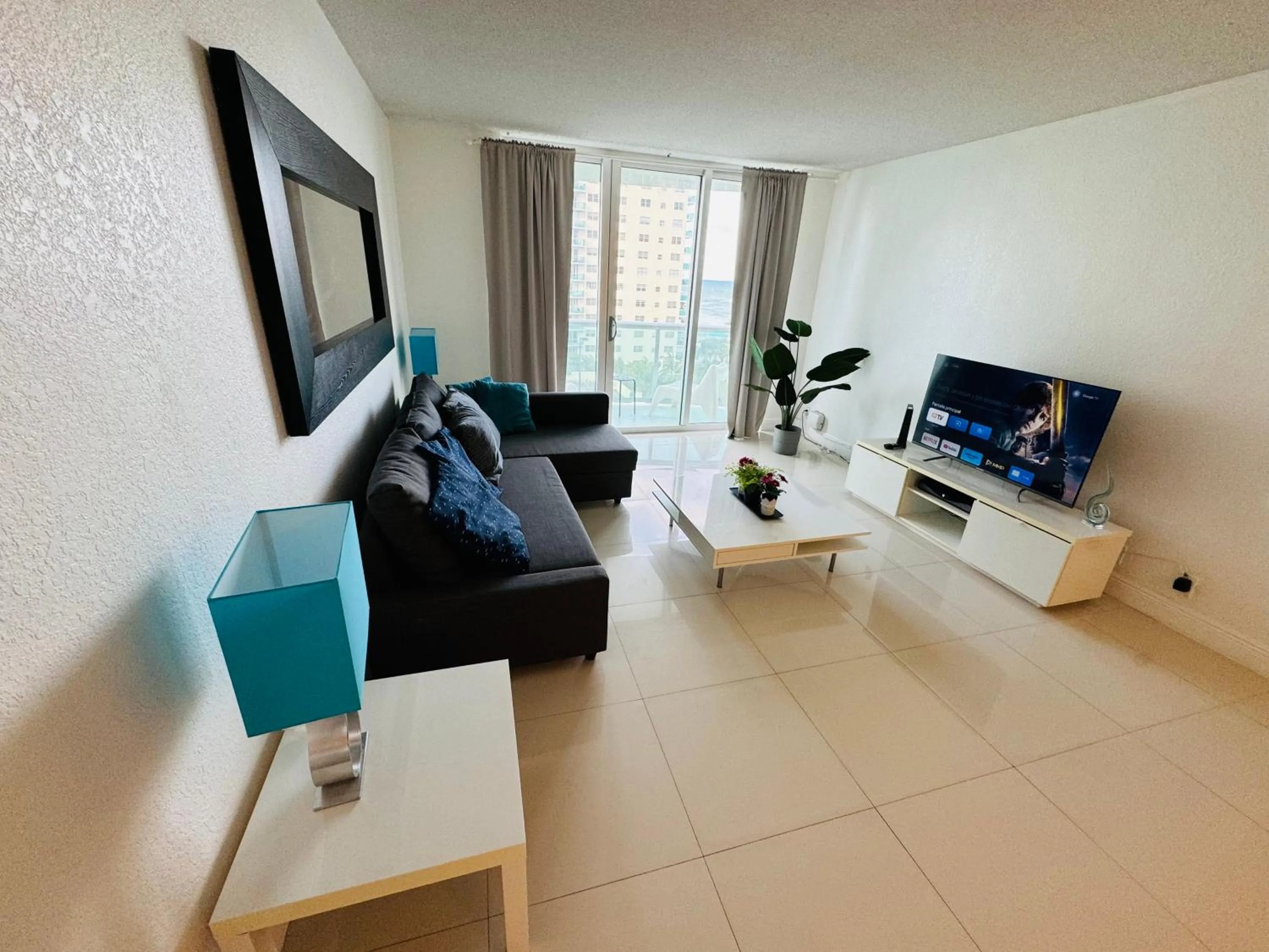 Hallandale Condo, Partial Ocean View Direct Beach and Pool Access Hollywood Beach