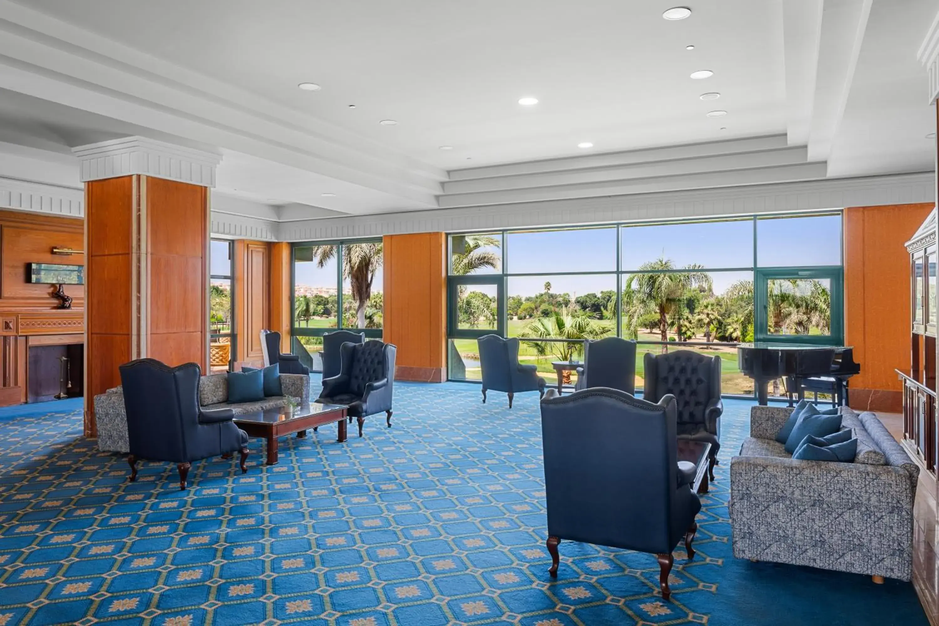 Lounge or bar in Hilton Pyramids Golf Lounge or bar in Hilton Pyramids Golf
