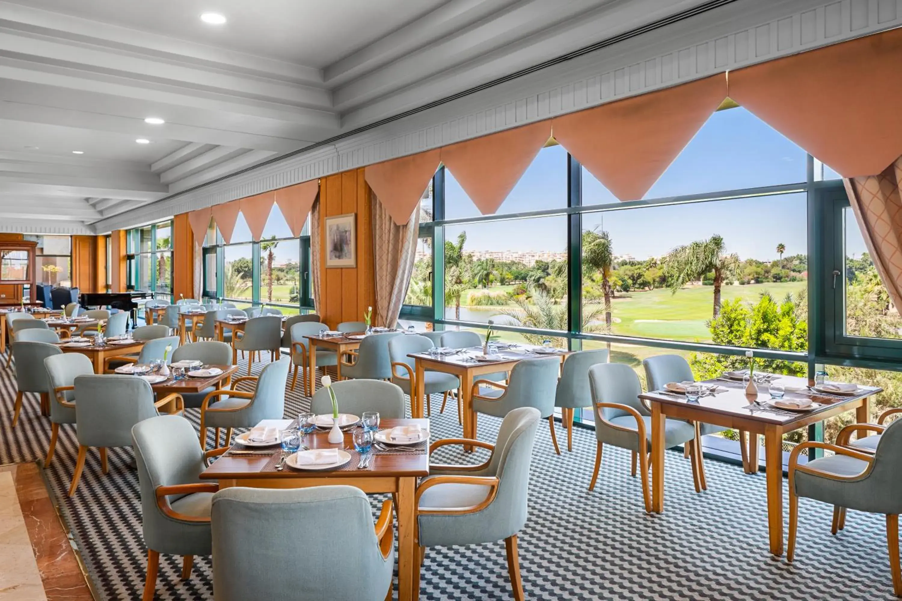 Restaurant/places to eat in Hilton Pyramids Golf Restaurant/places to eat in Hilton Pyramids Golf