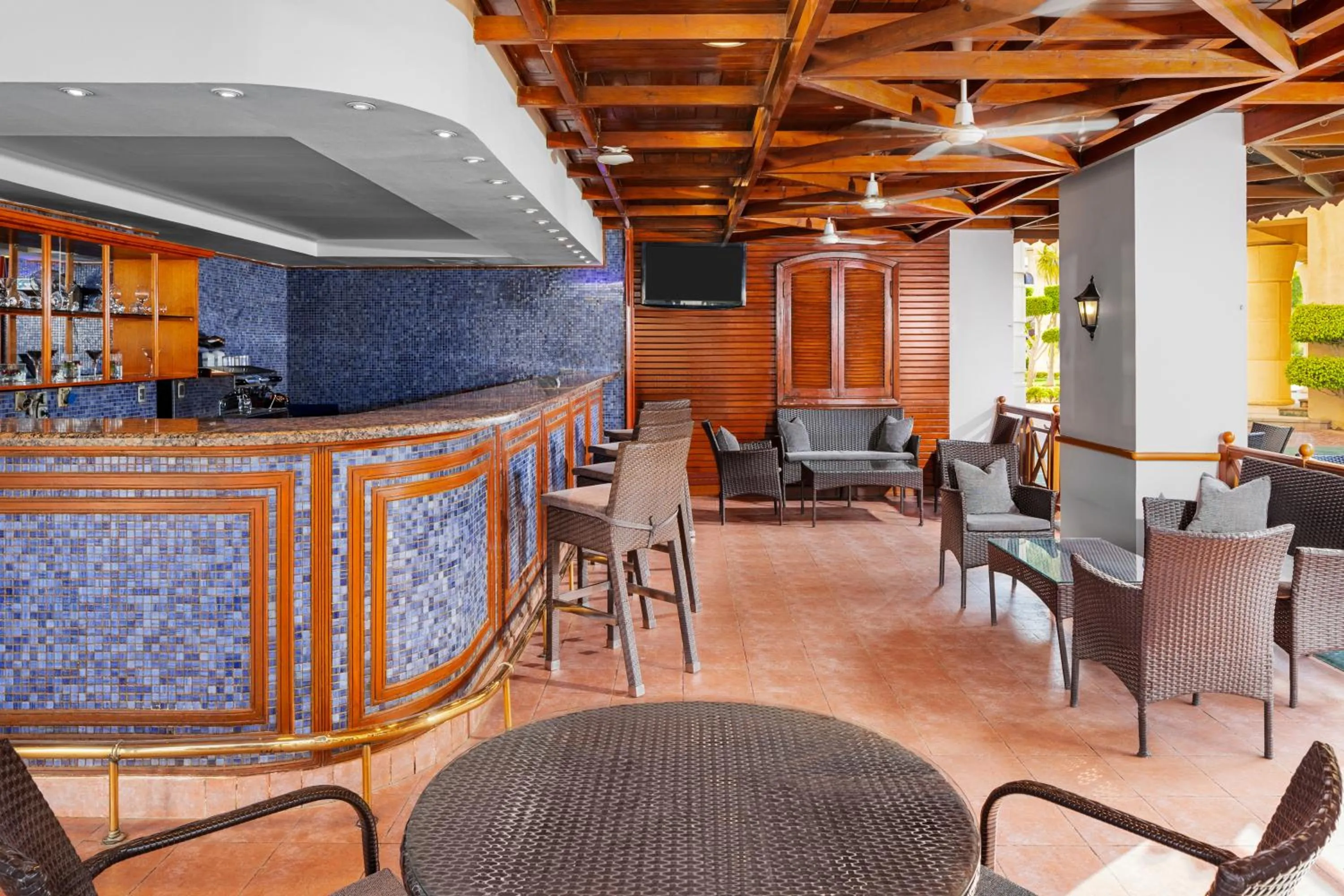 Restaurant/places to eat in Hilton Pyramids Golf