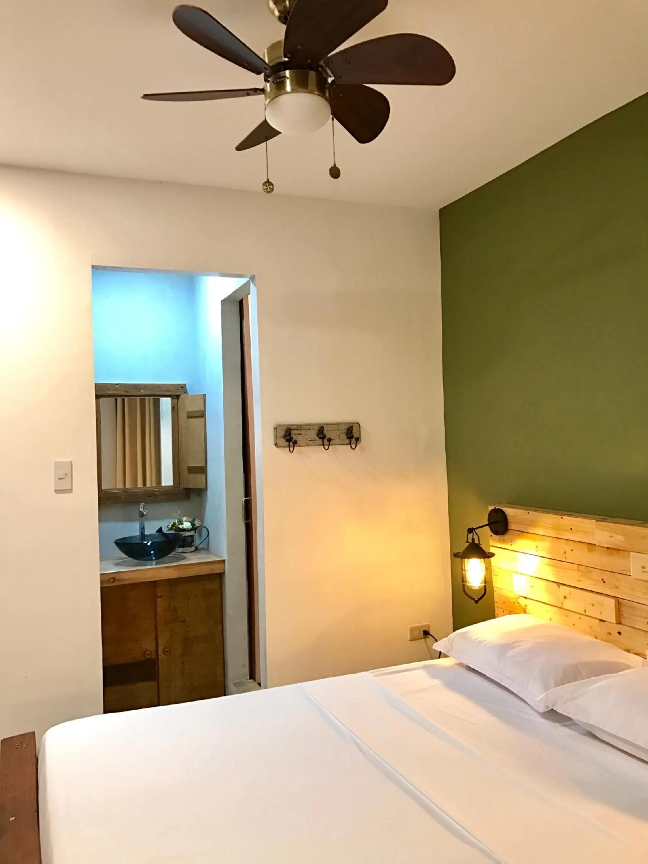 Bed in Michel'inn Coron