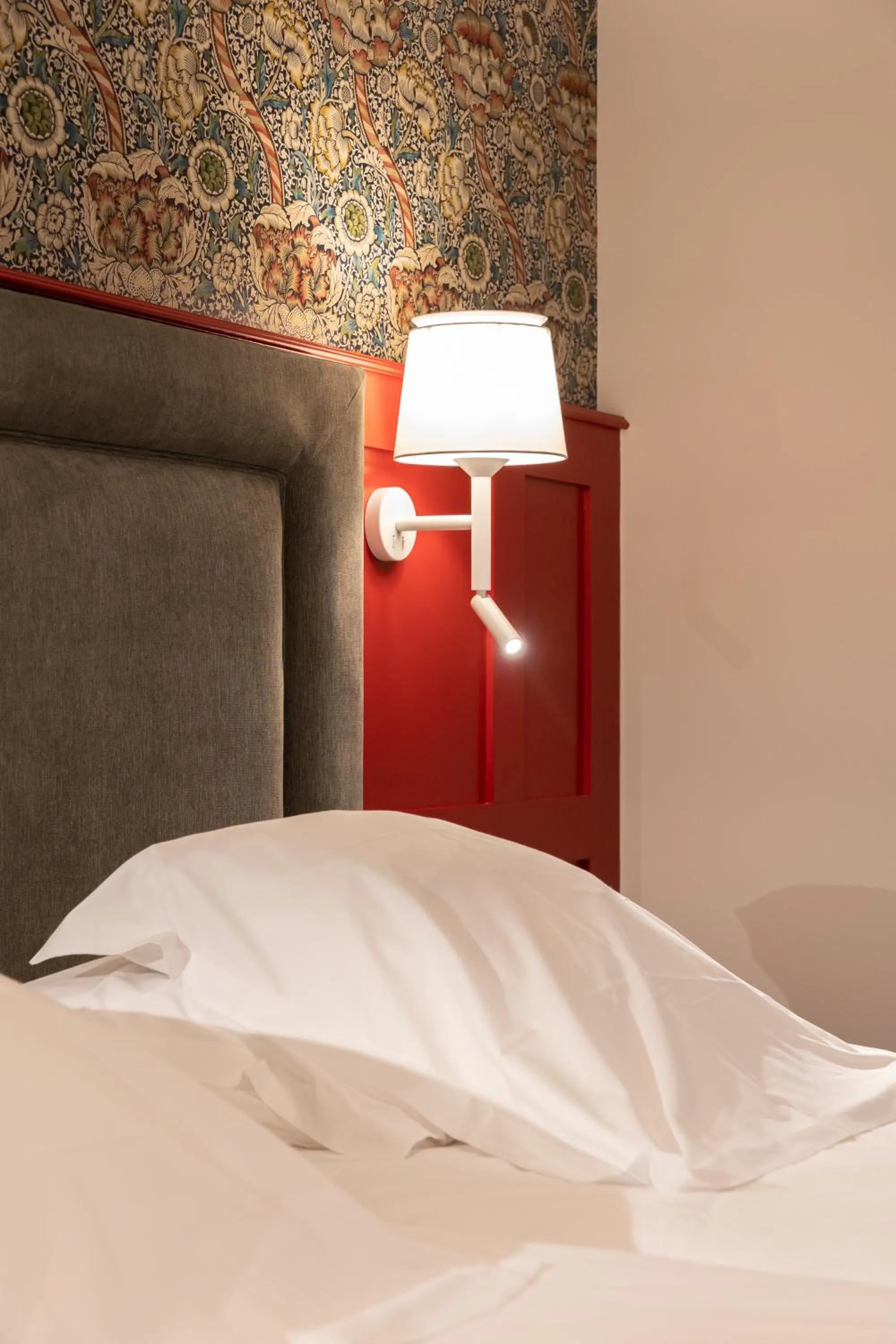 Bed in Logis Hôtel-Restaurant du Mouton