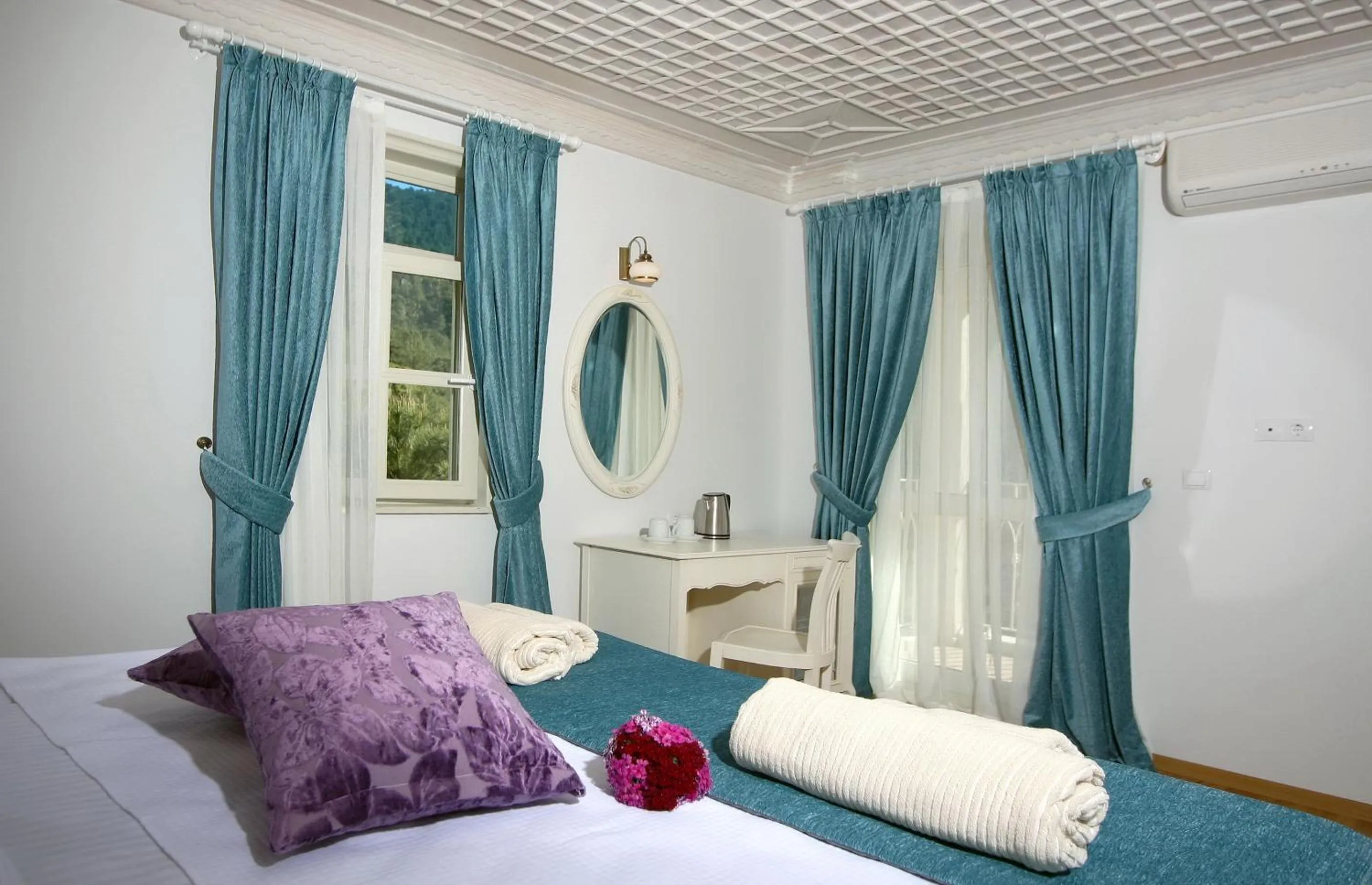 Photo of the whole room, Bed in Petunya Konak Boutique Hotel
