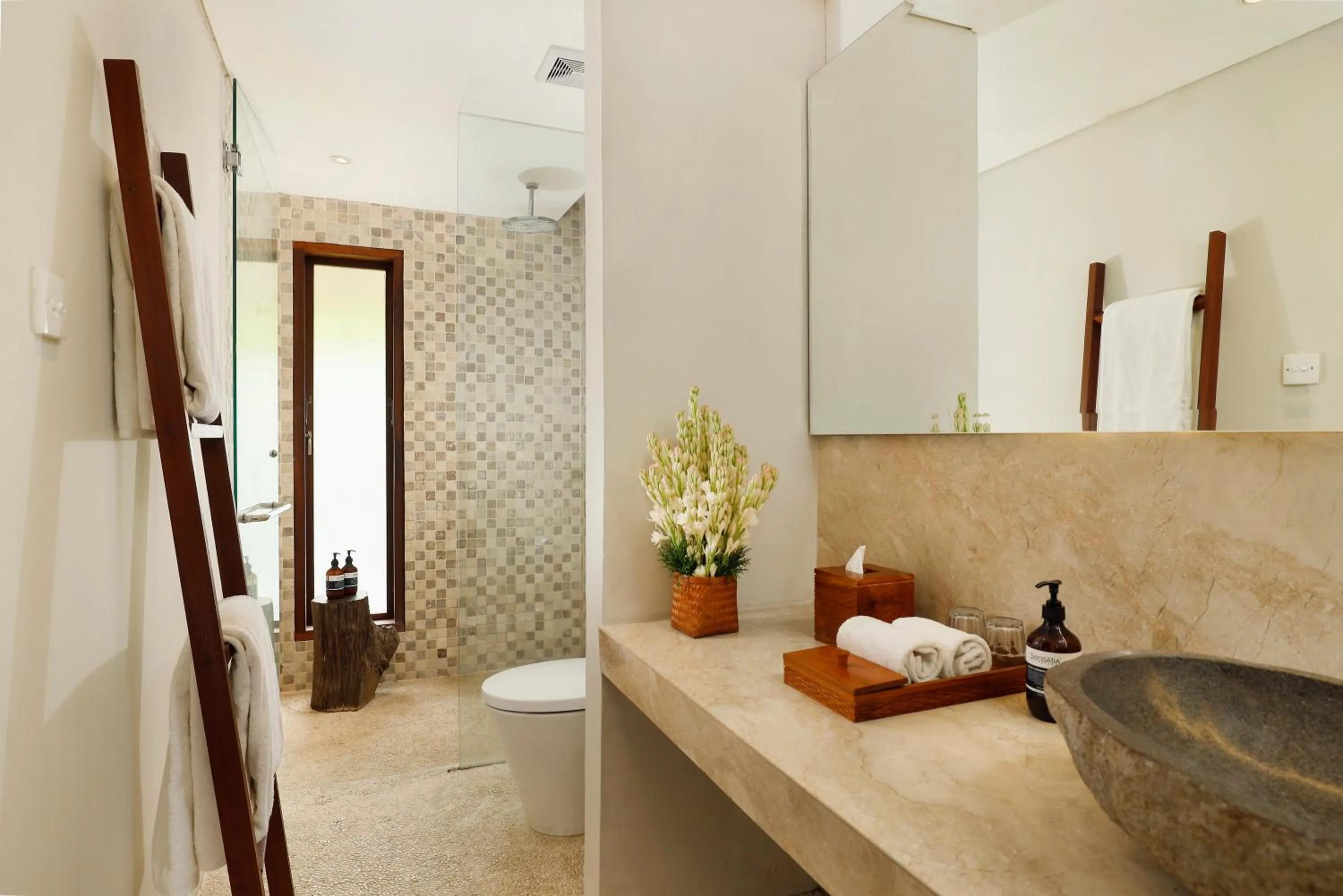 Shower in Villa Nelayan by Nakula