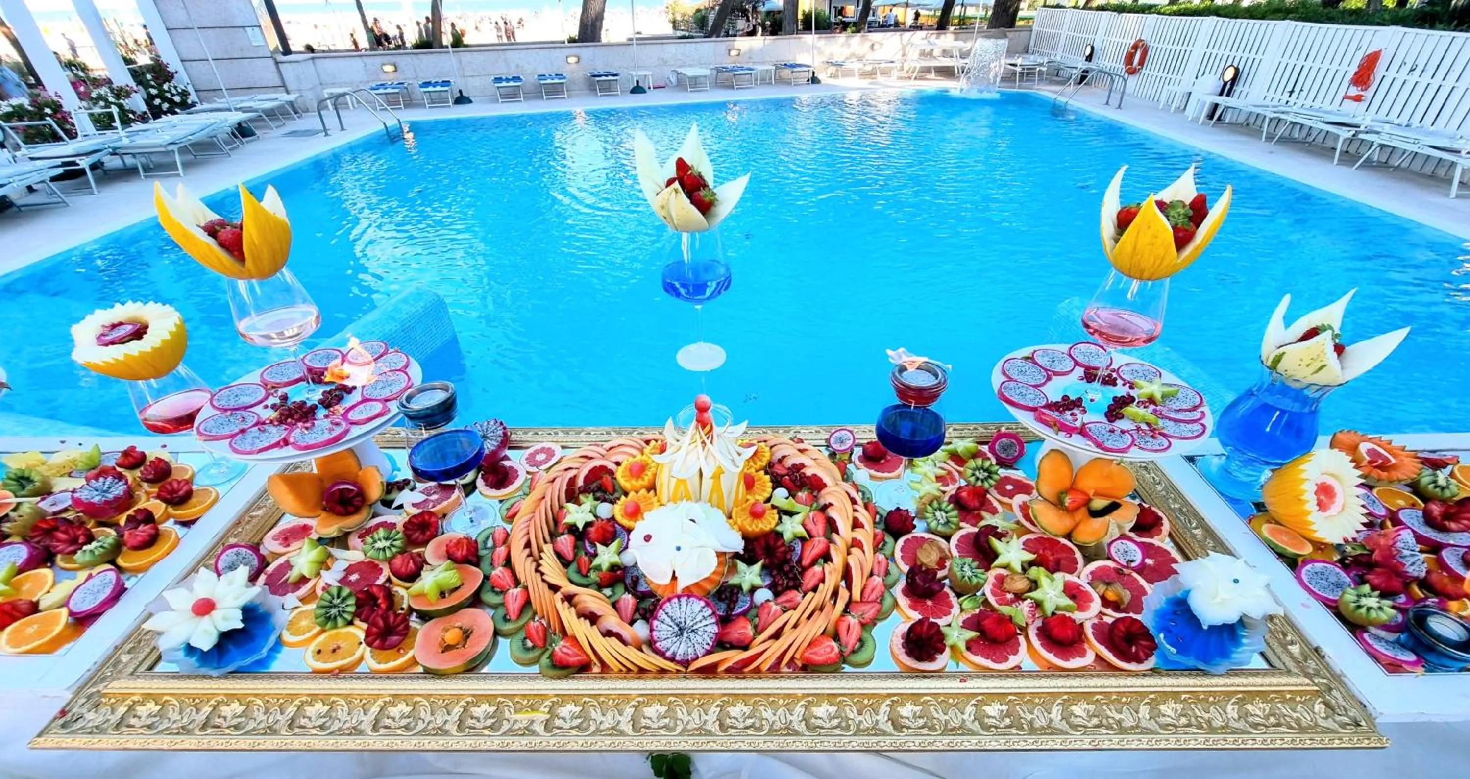Swimming pool in Hotel Bristol