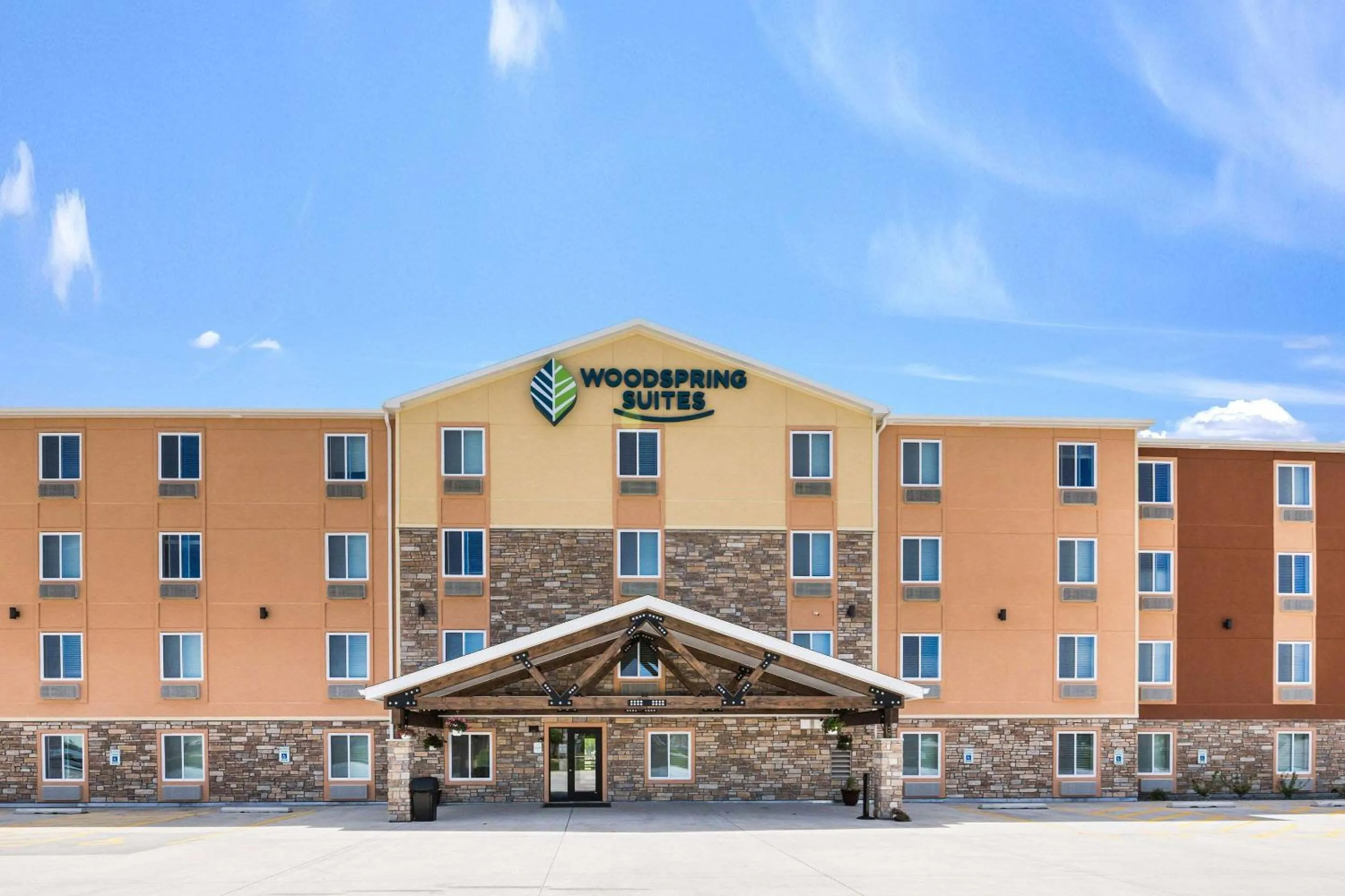 Property building in WoodSpring Suites Davenport Quad Cities