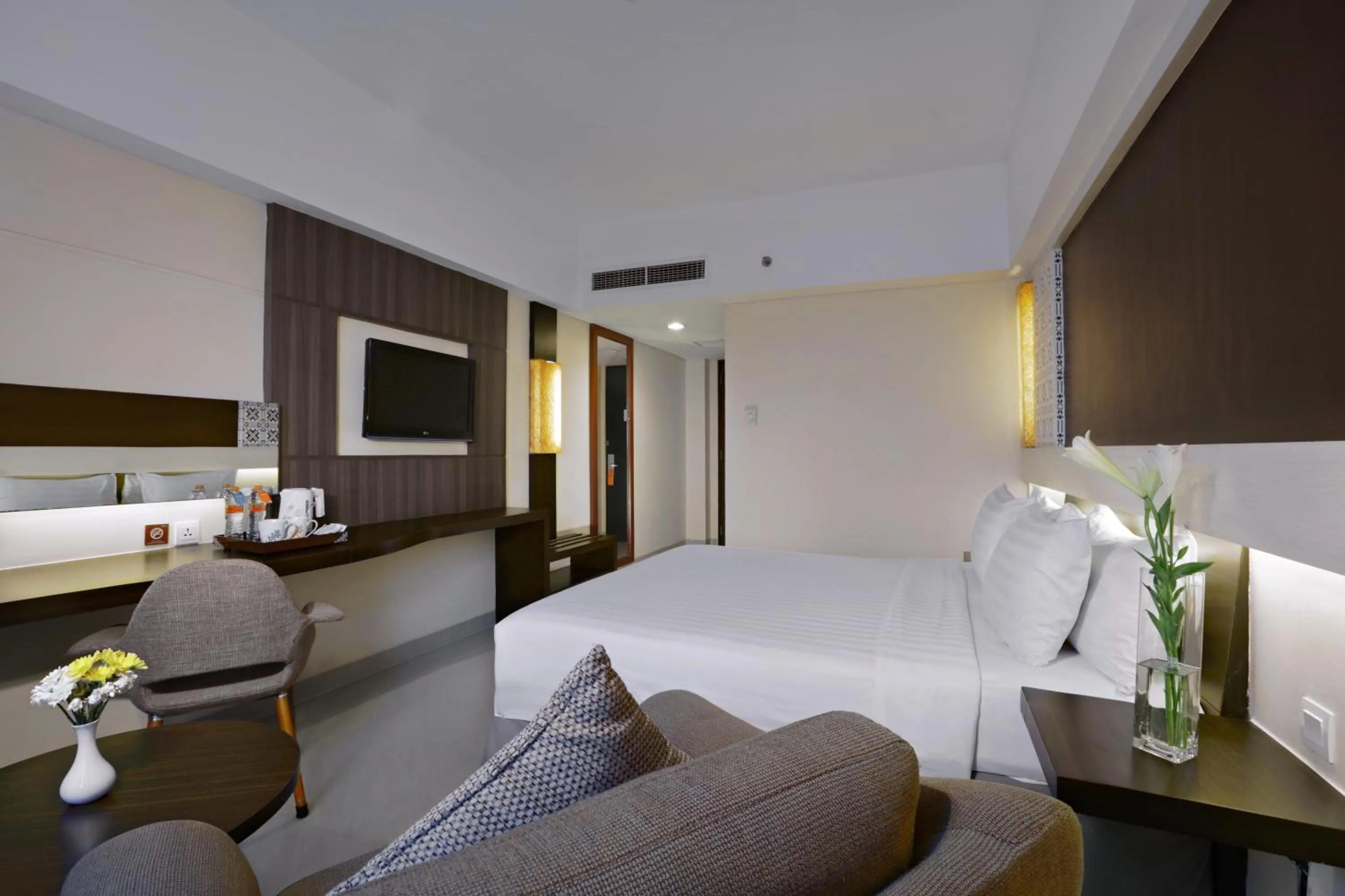 Seating area, Bed in Atria Hotel Magelang