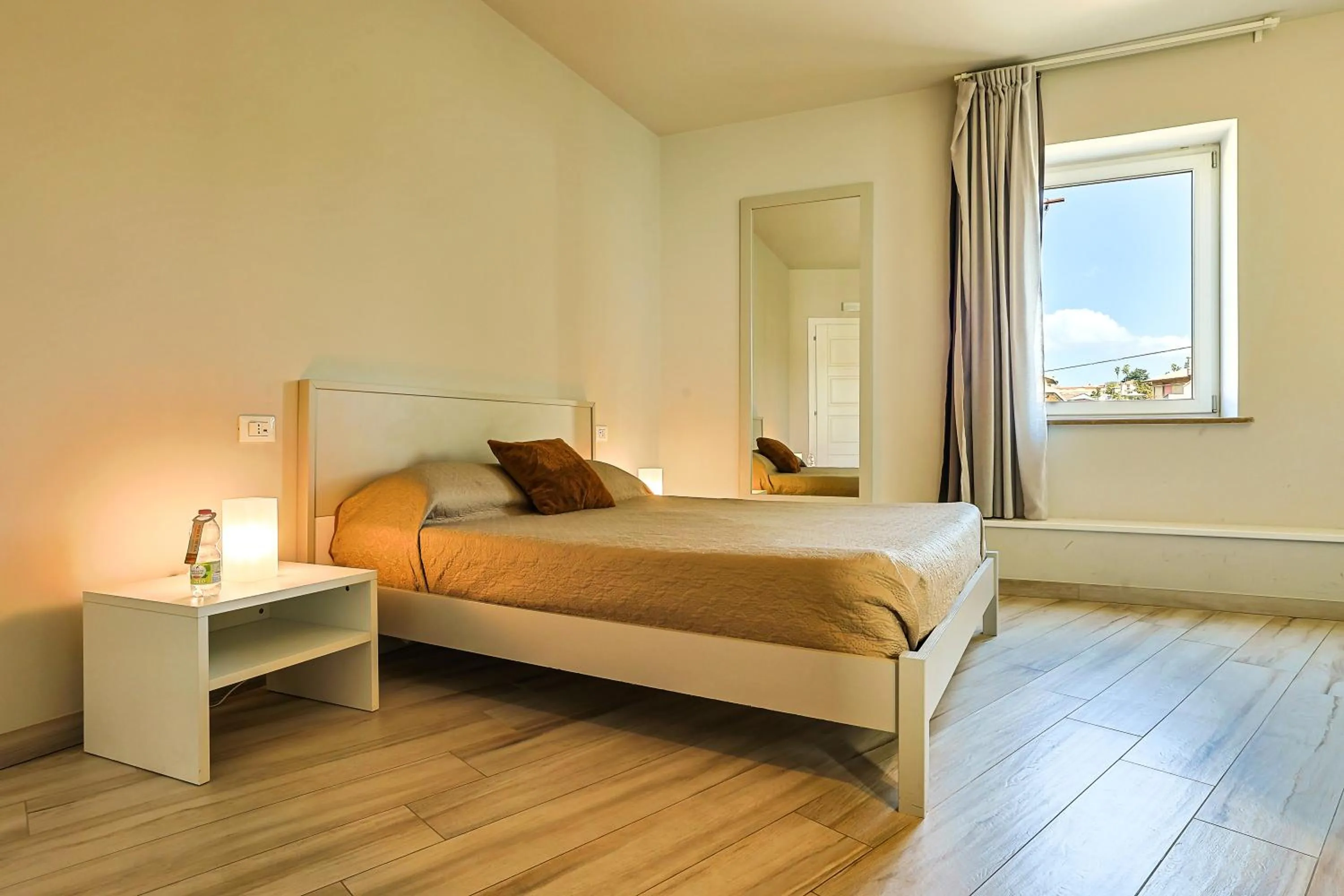 Photo of the whole room, Bed in Le Suite