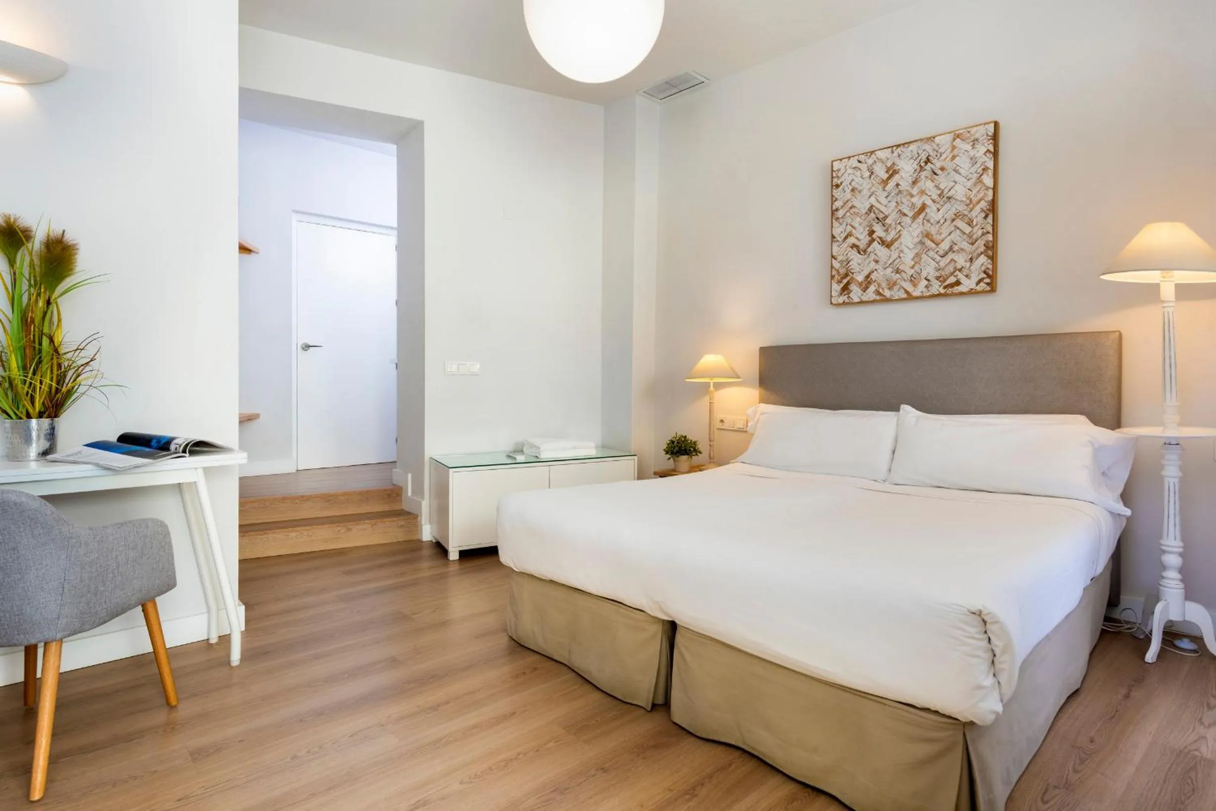 Bed in Suites Sevilla Plaza