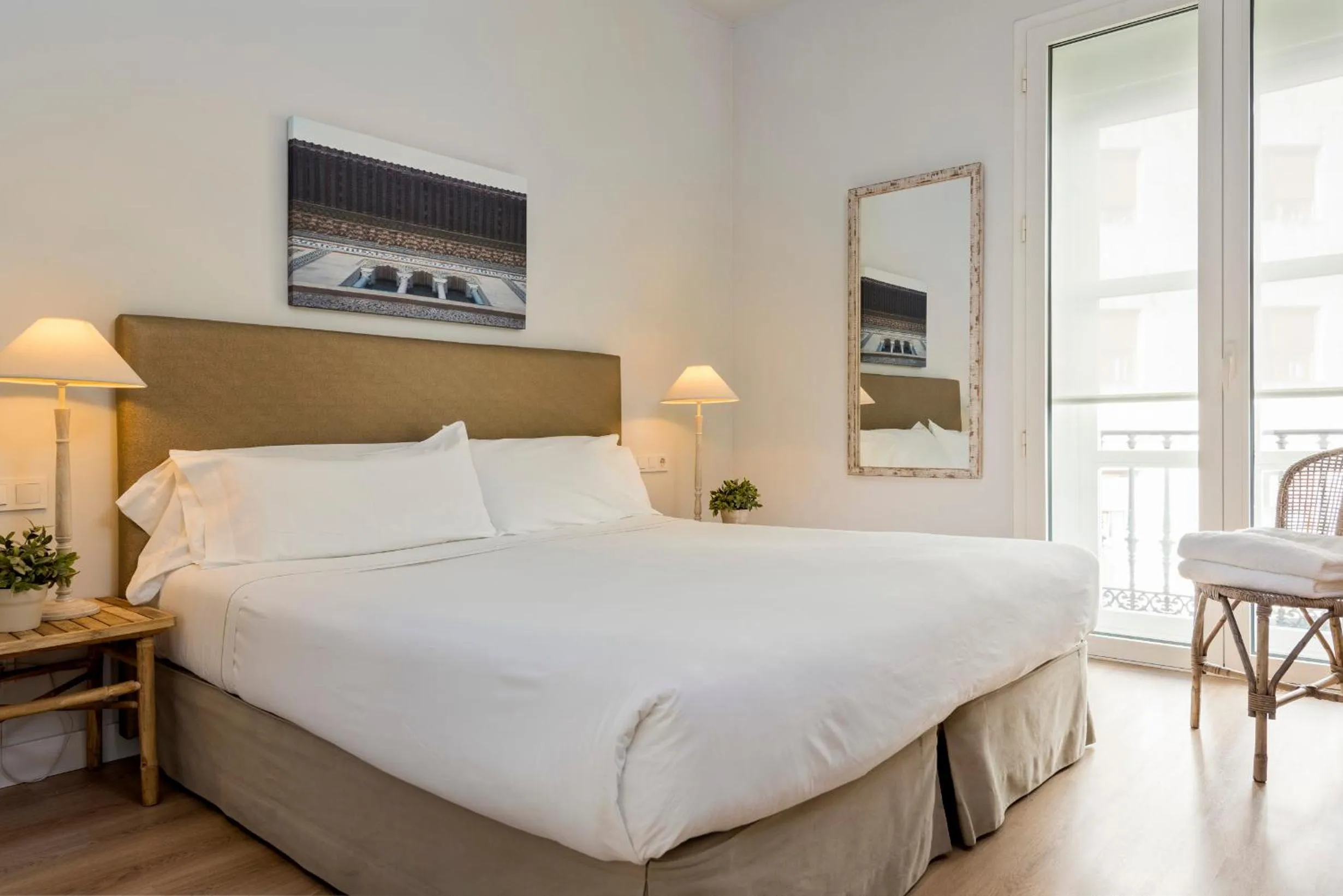 Bed in Suites Sevilla Plaza