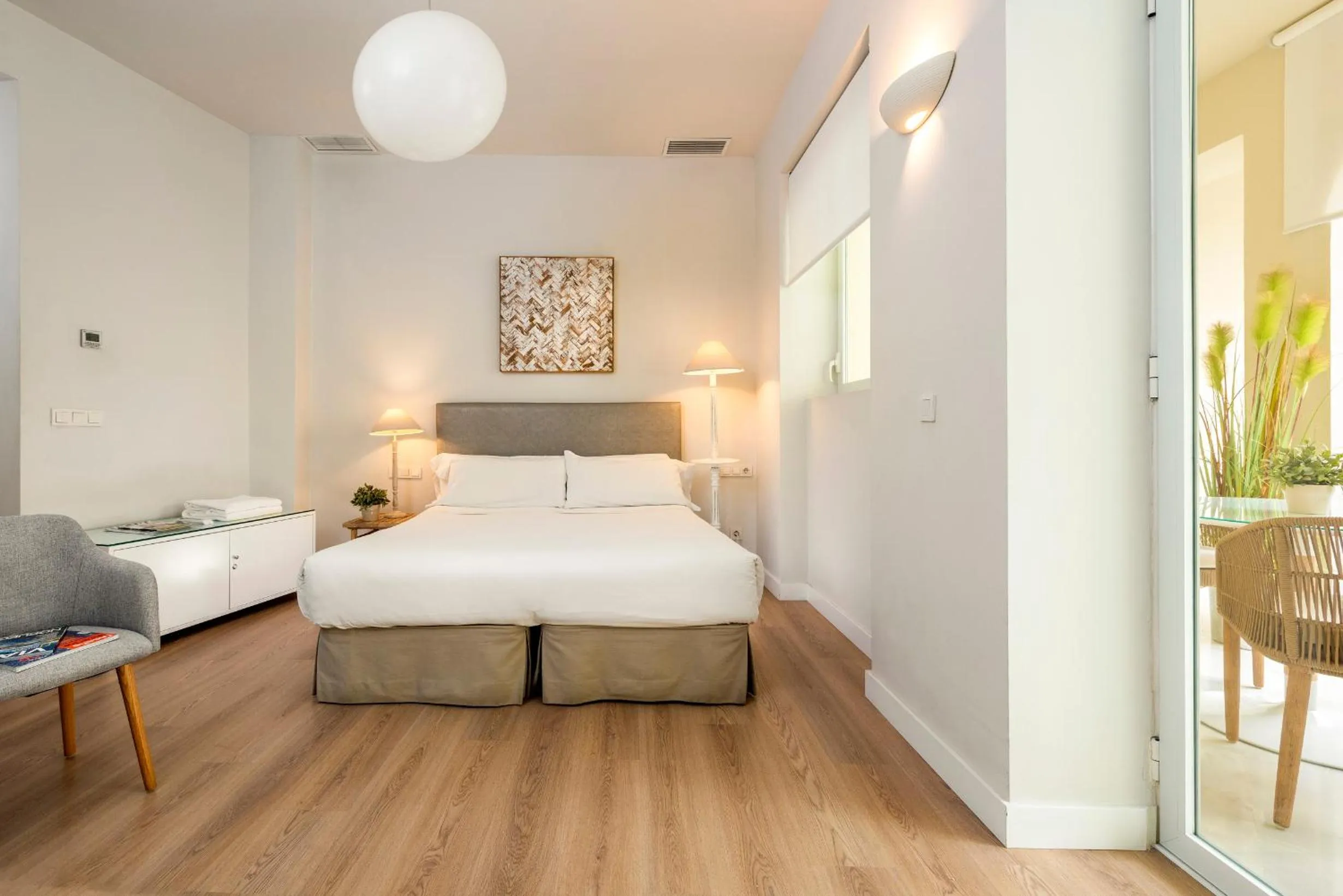 Bed in Suites Sevilla Plaza