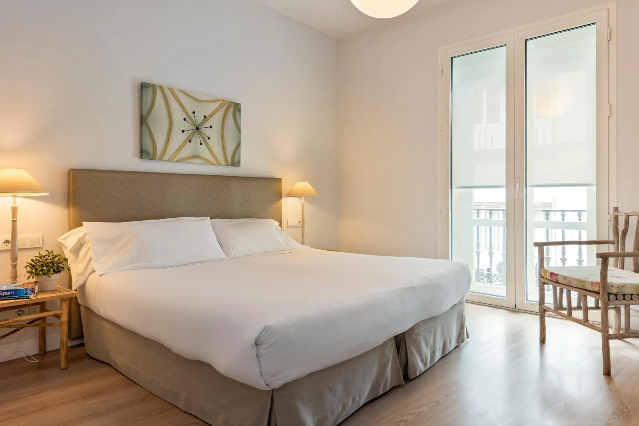 Bed in Suites Sevilla Plaza