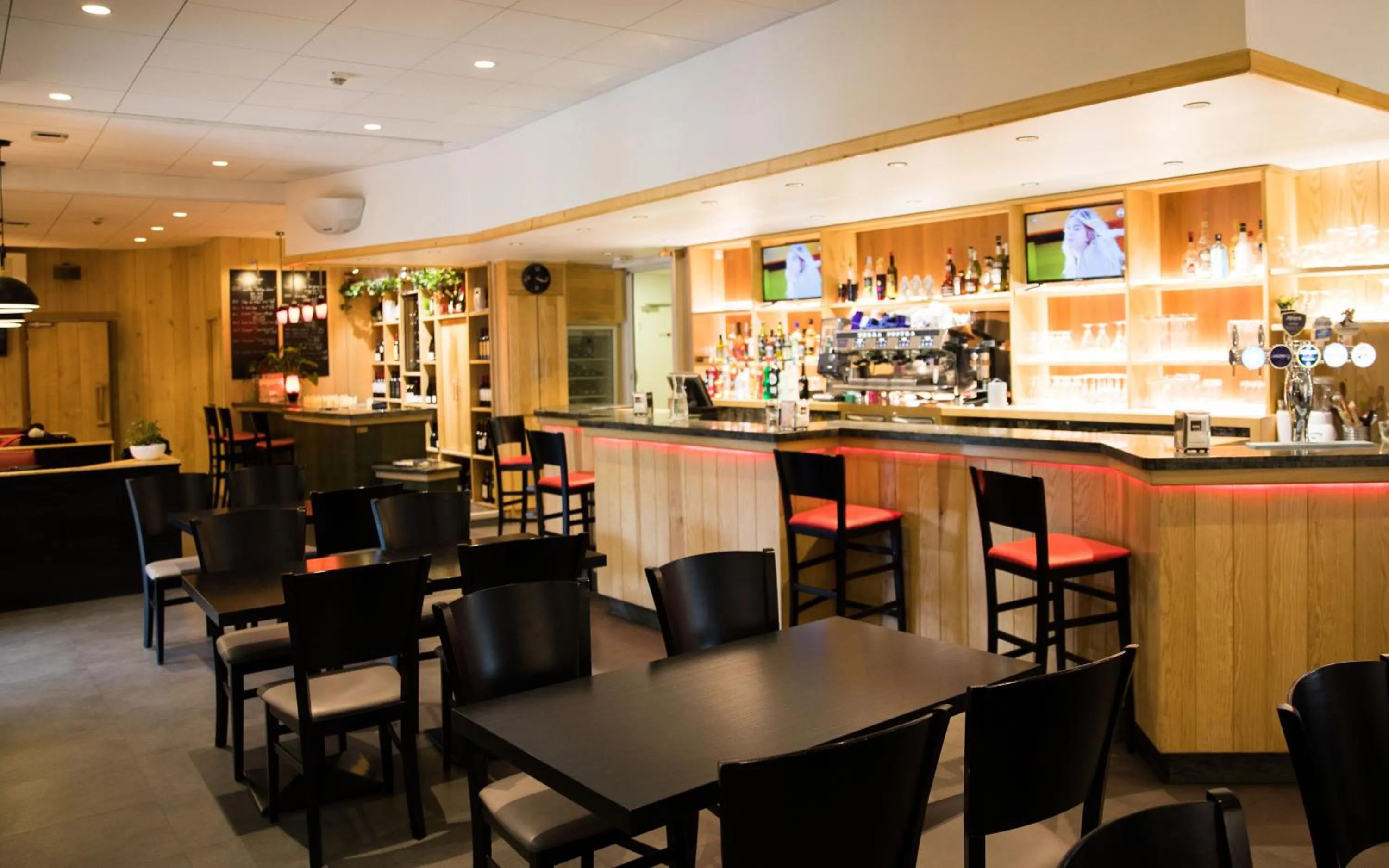 Lounge or bar in Hôtel Le Bellevue