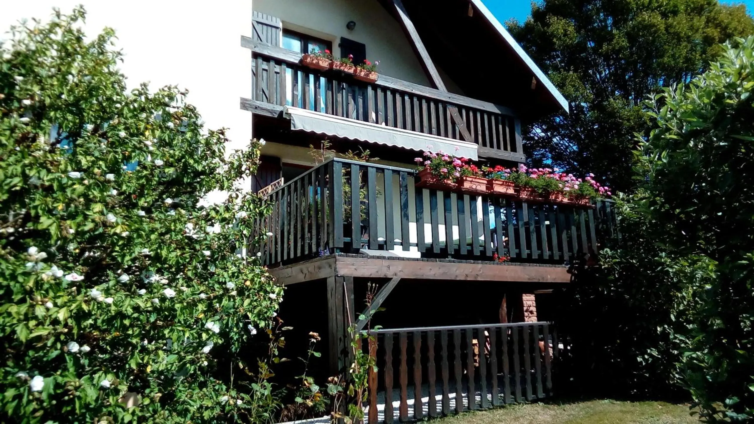 Property building in Le Clos Pré