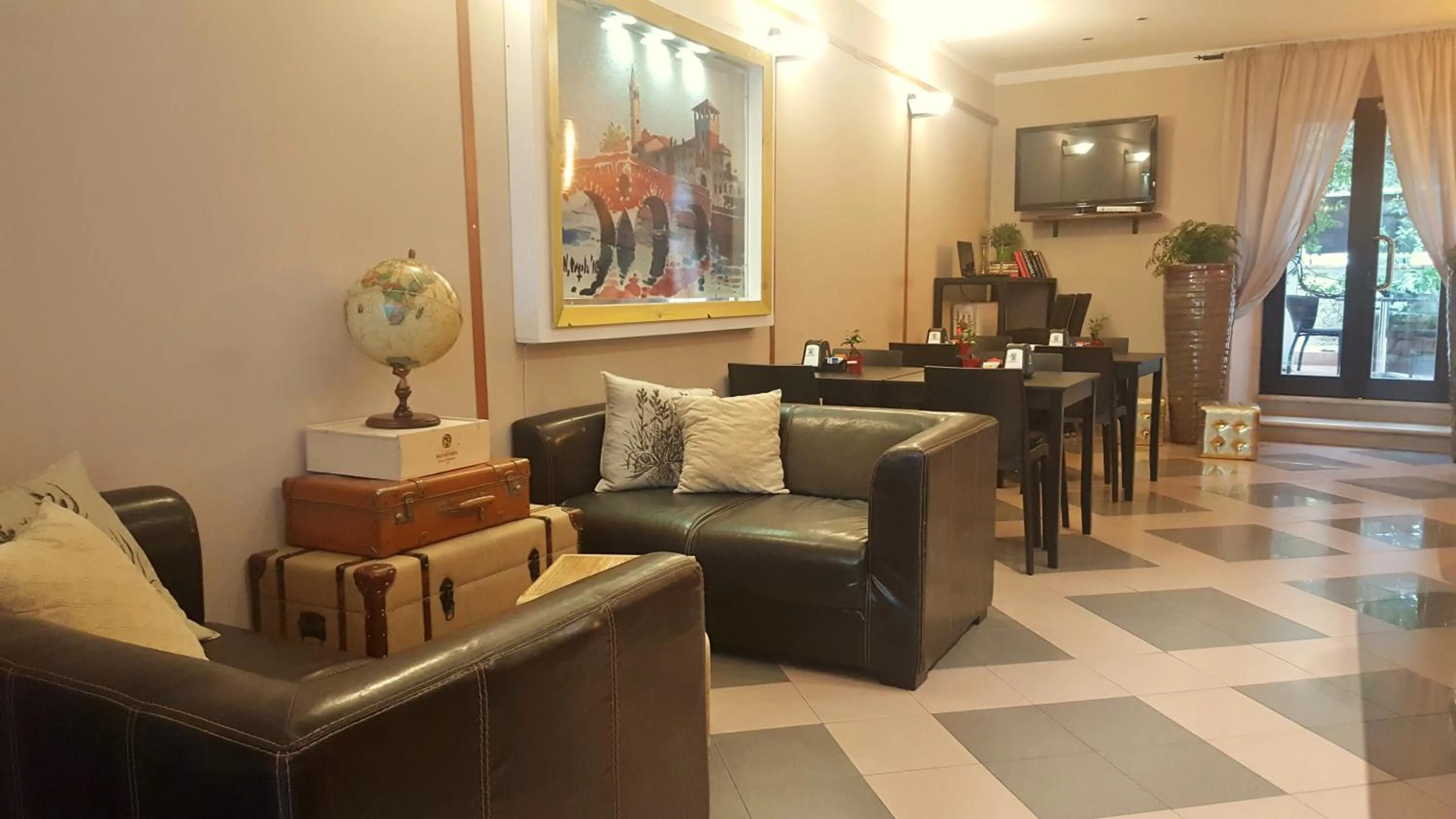 Communal lounge/ TV room in Boutique Hotel Corte Malaspina