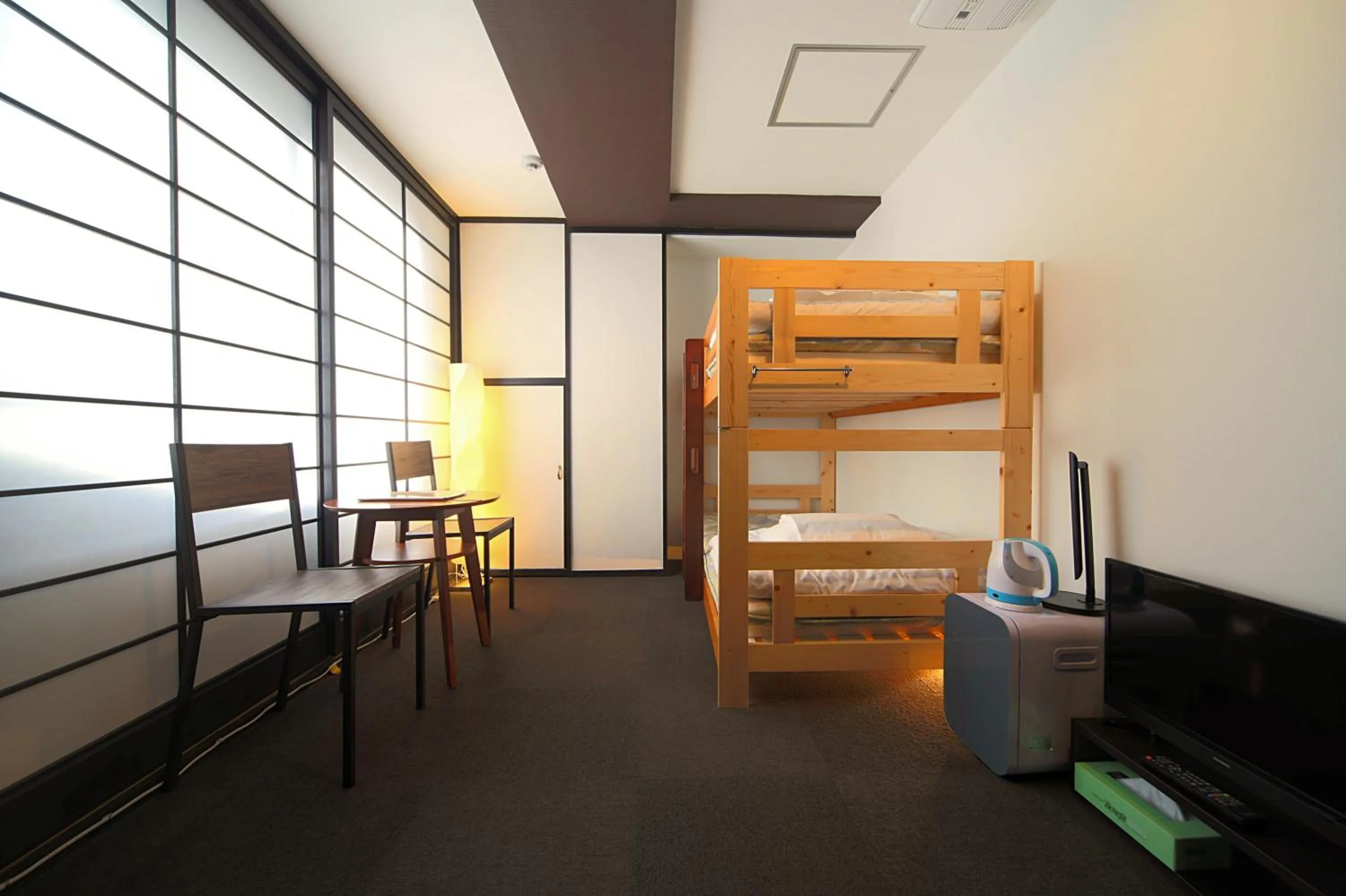 bunk bed, Bed in Setouchi Mangetsuso