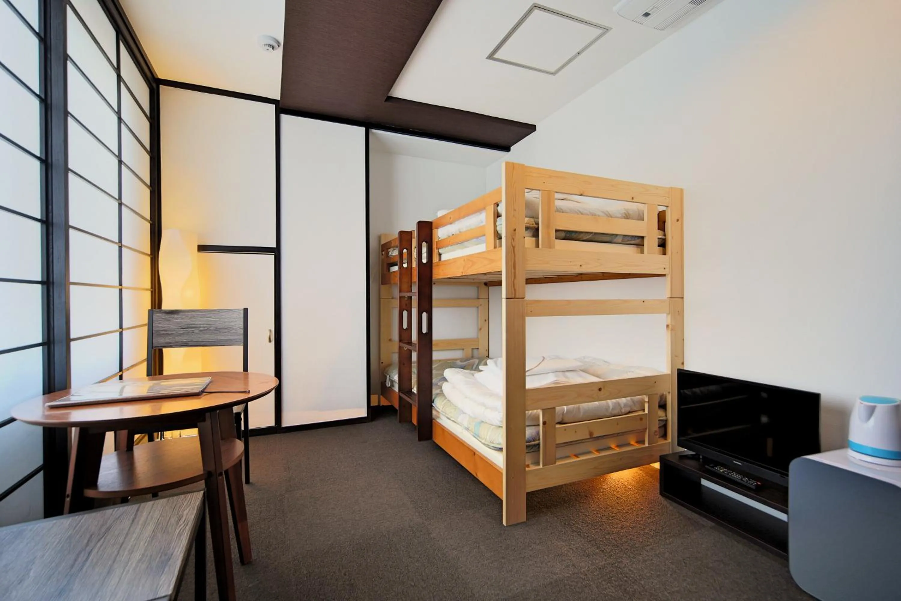 Photo of the whole room, Bed in Setouchi Mangetsuso