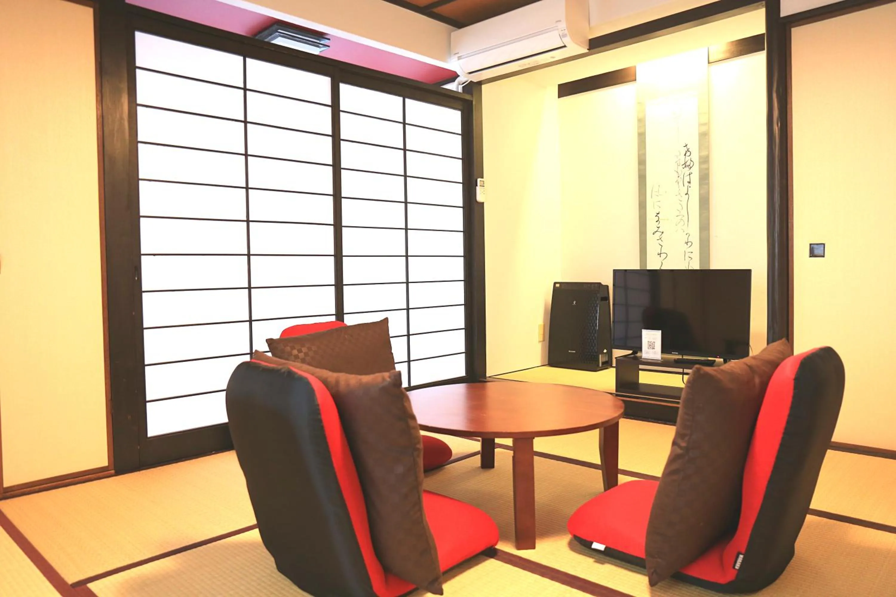 Photo of the whole room in Setouchi Mangetsuso