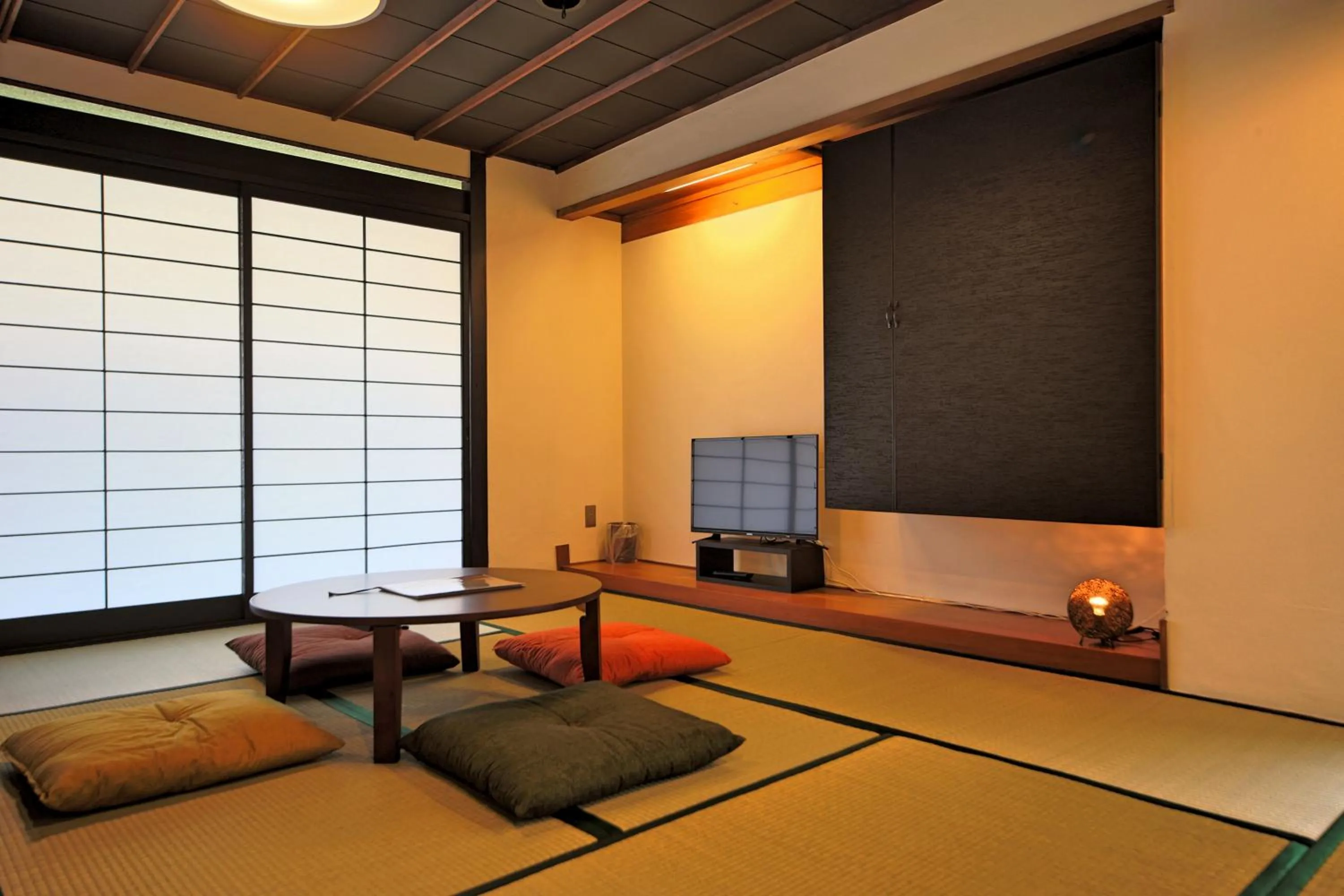 Photo of the whole room in Setouchi Mangetsuso