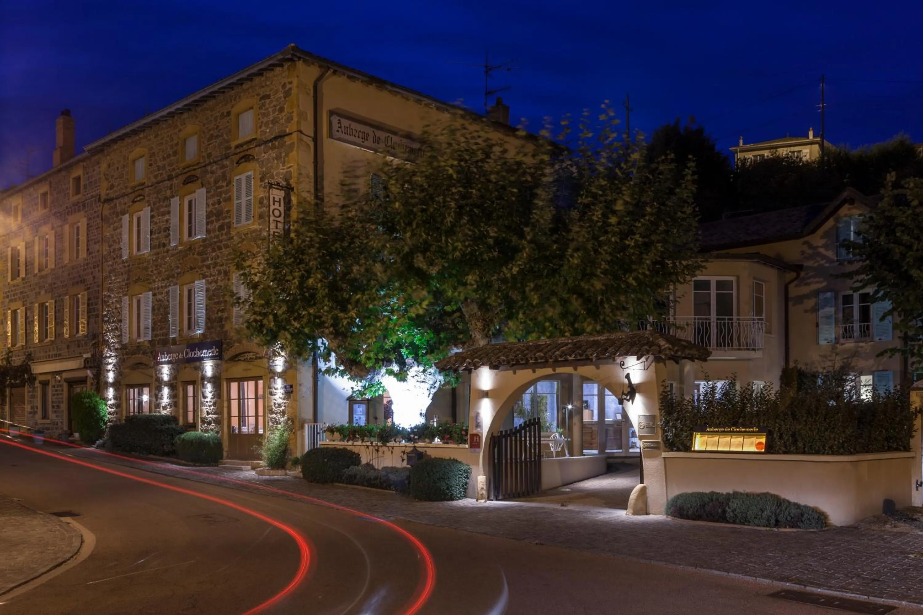 Facade/entrance in Auberge de Clochemerle - Spa & Restaurant gastronomique étoilé