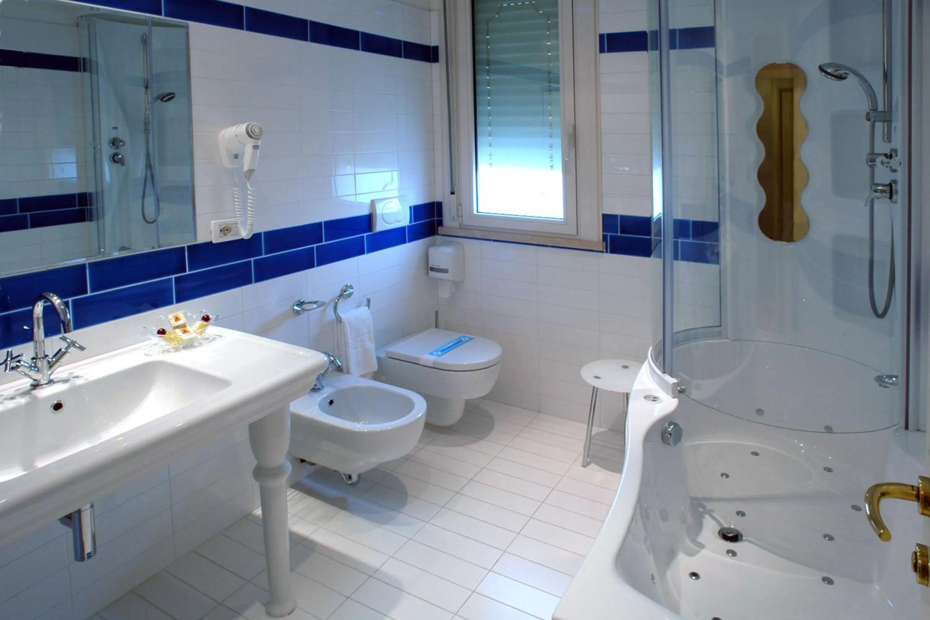 Bathroom in Hotel Globus, Sure Hotel Collection by Best Western